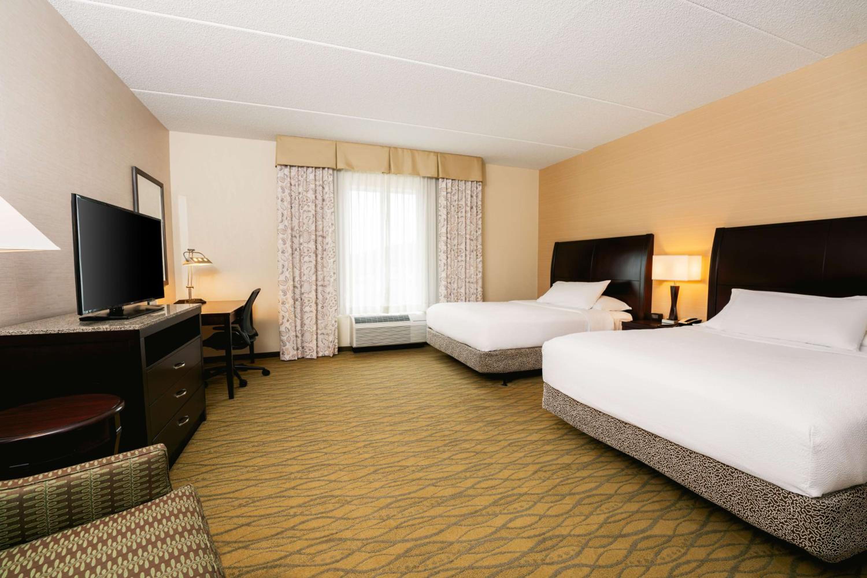 Queen Room with Two Queen Beds - Mobility Access photo 2