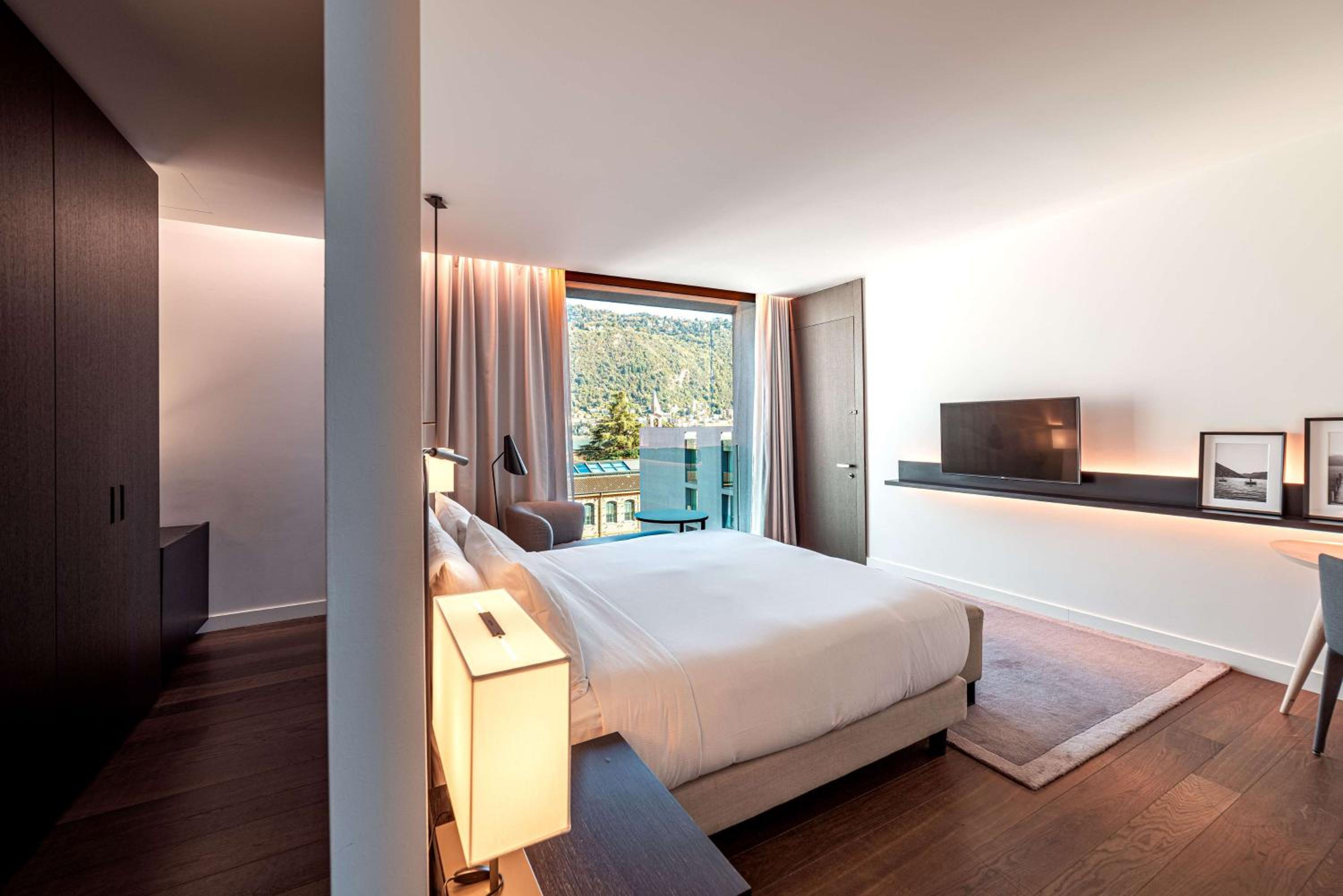 Premium King Room with Lake View