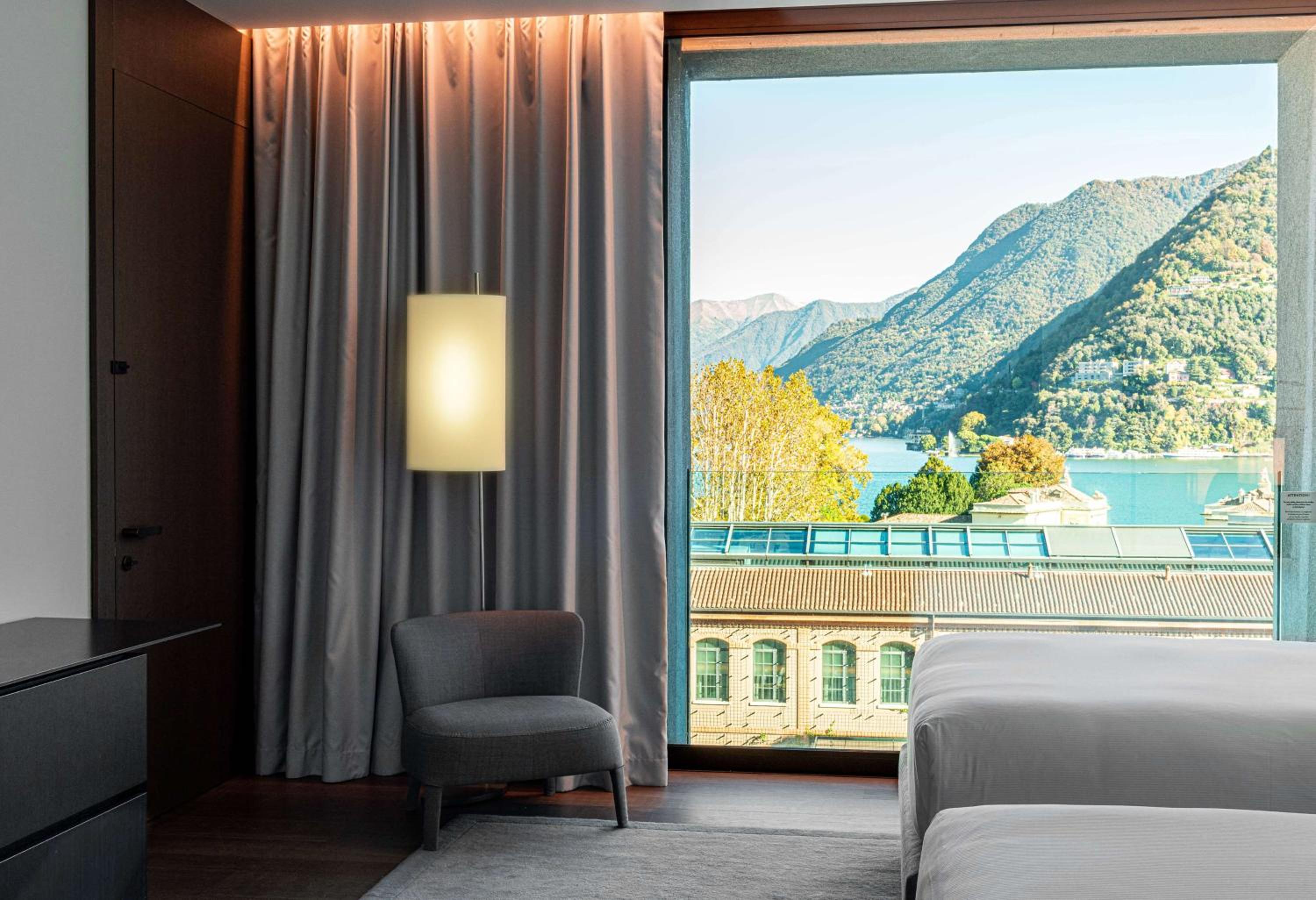 Premium Twin Room With Lake View thumbnail 5