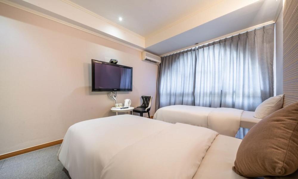 Deluxe Twin Room photo 2