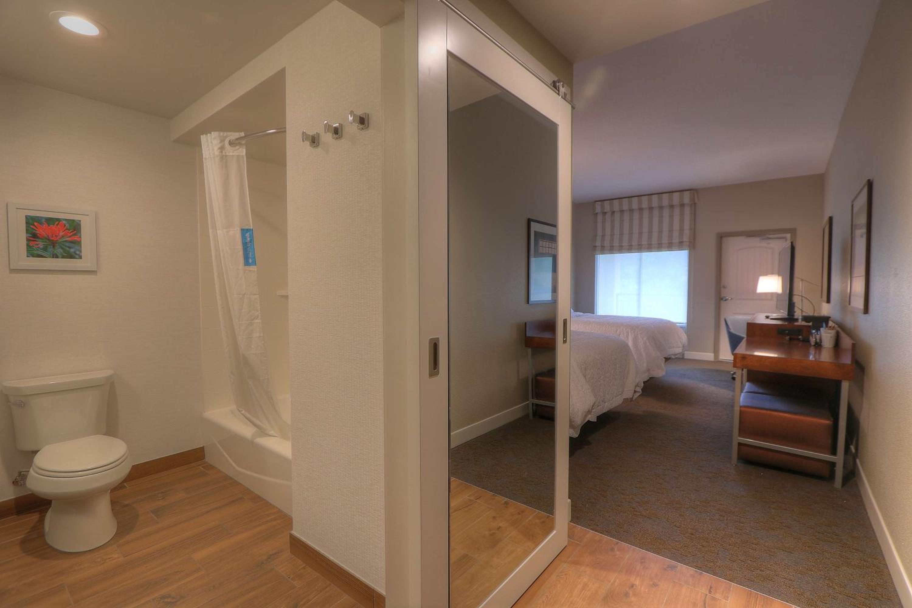 Queen Room with Two Queen Beds and Balcony - Non-Smoking - Photo 1