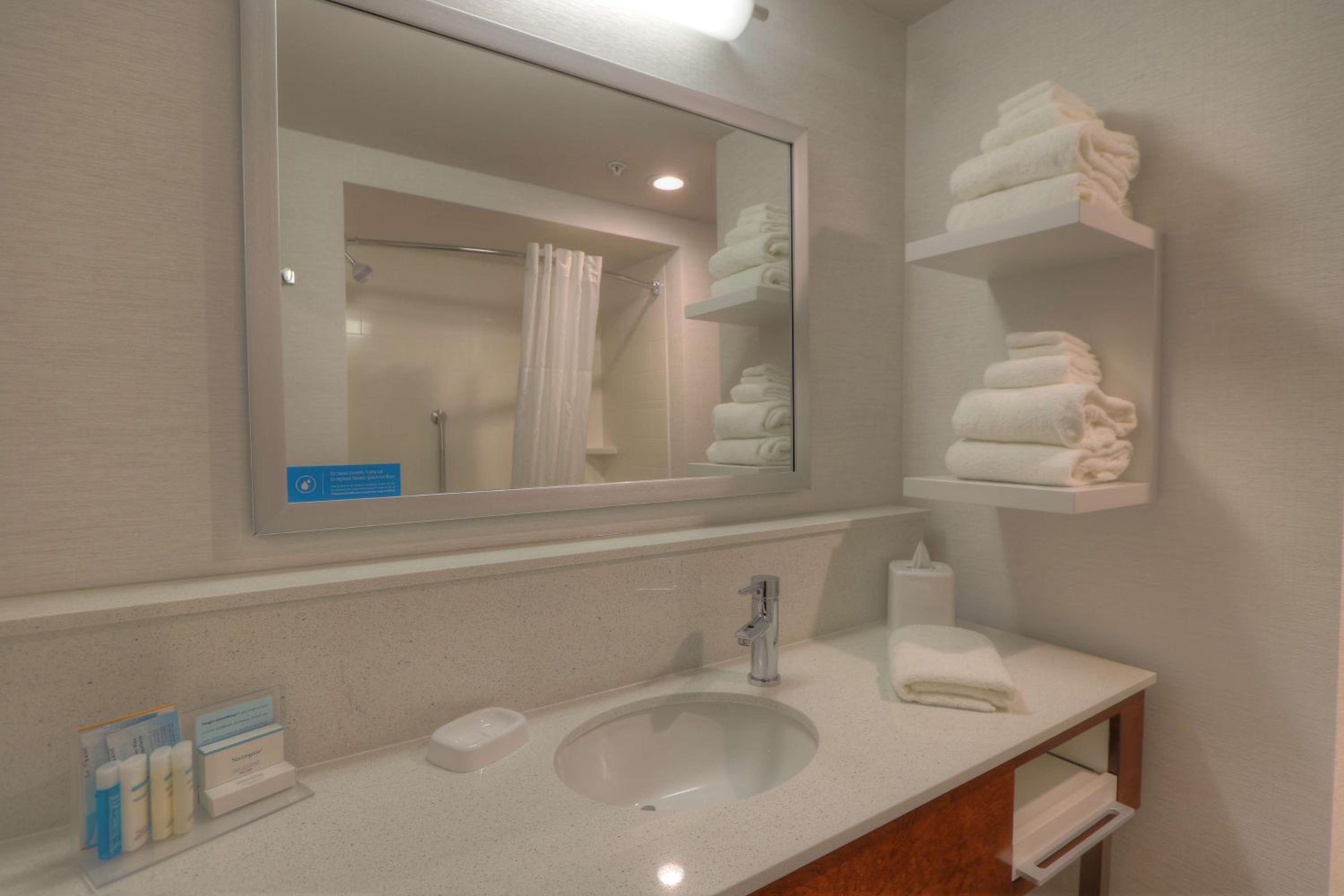 Queen Studio Suite with Two Queen Beds - Mobility Access/Non-Smoking - Photo 2