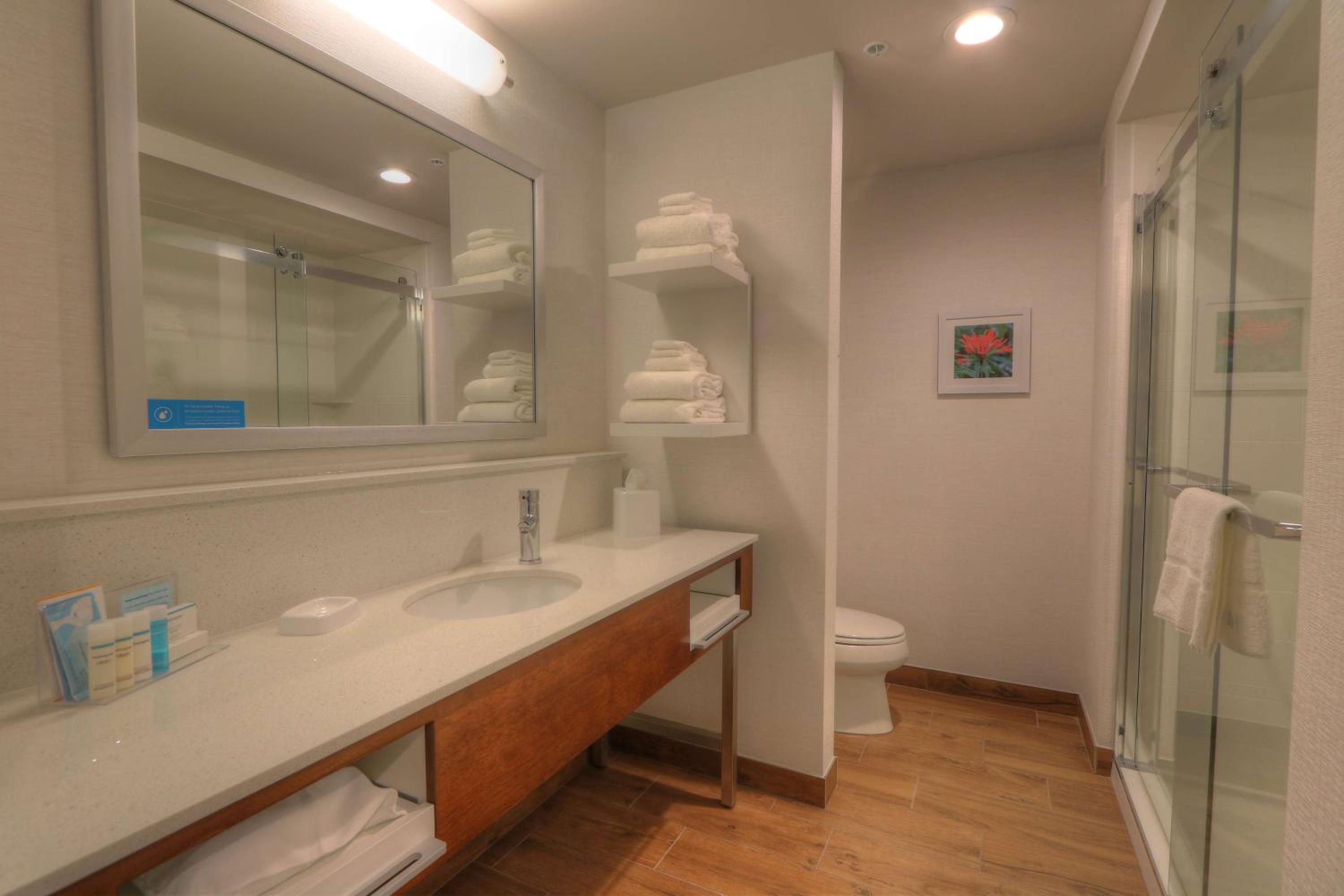 King Room with Balcony - Non-Smoking - Photo 2