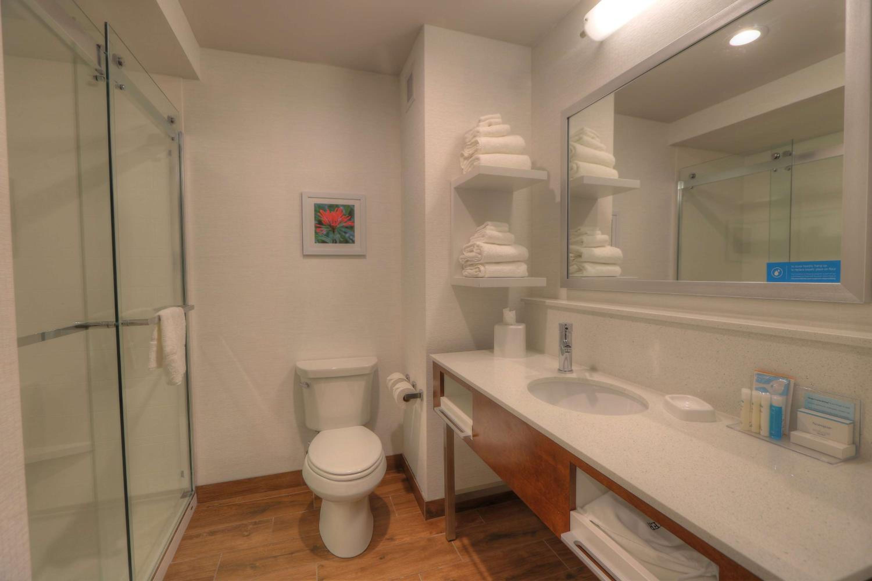 King Room with Balcony - Photo 3
