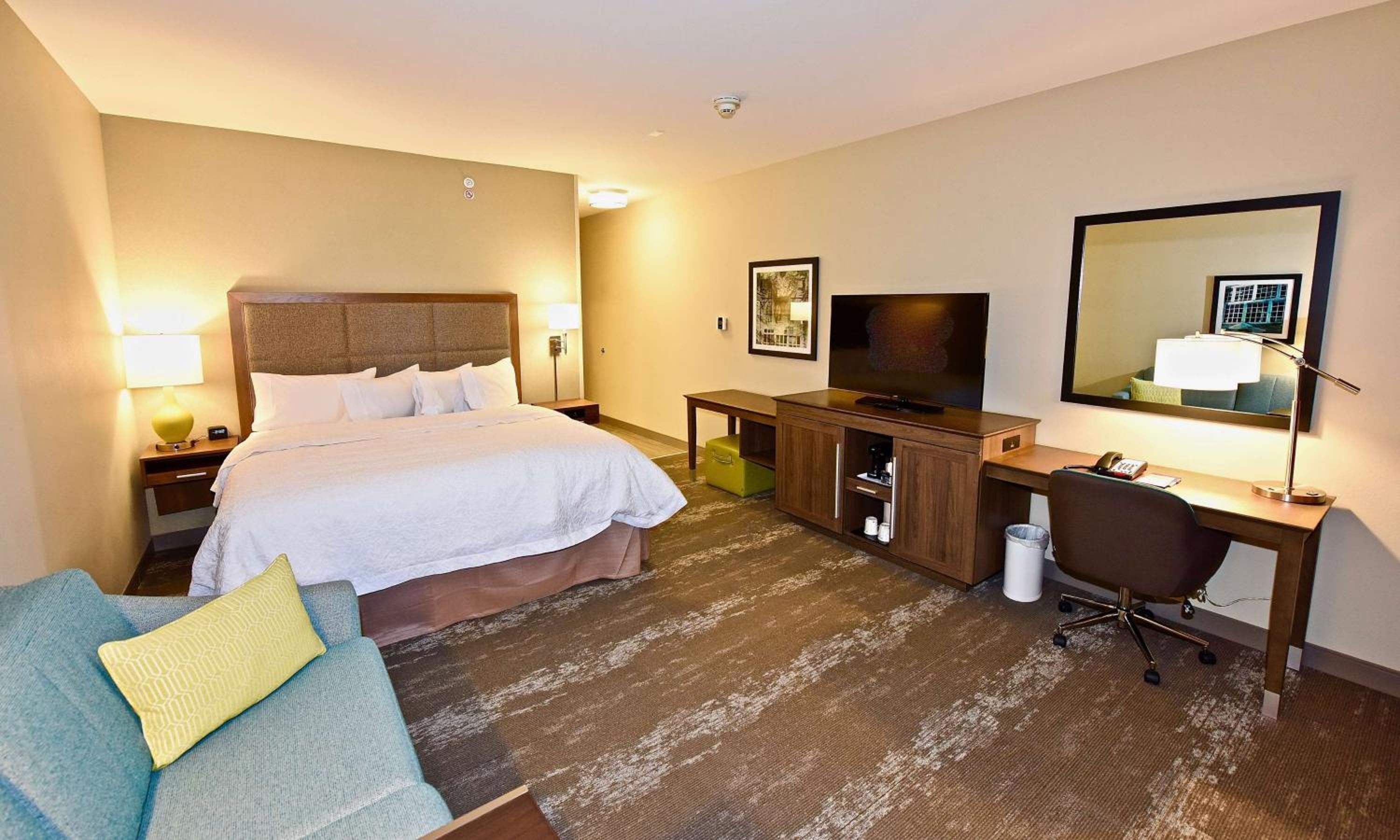 King Room with Sofa Bed - Mobility Access/Non-Smoking photo 1