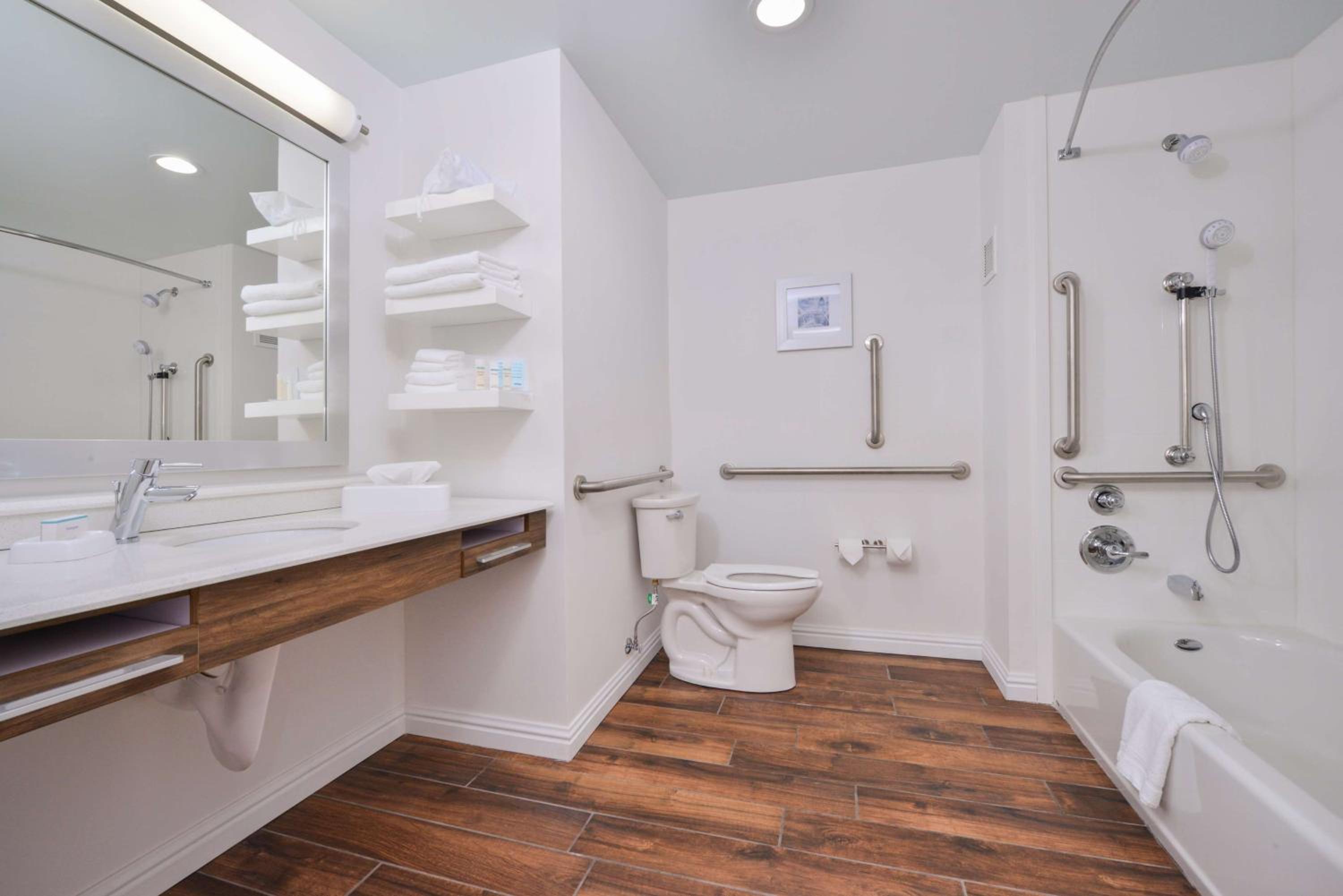Queen Room with Two Queen Beds - Mobility and Hearing Access/Non-Smoking