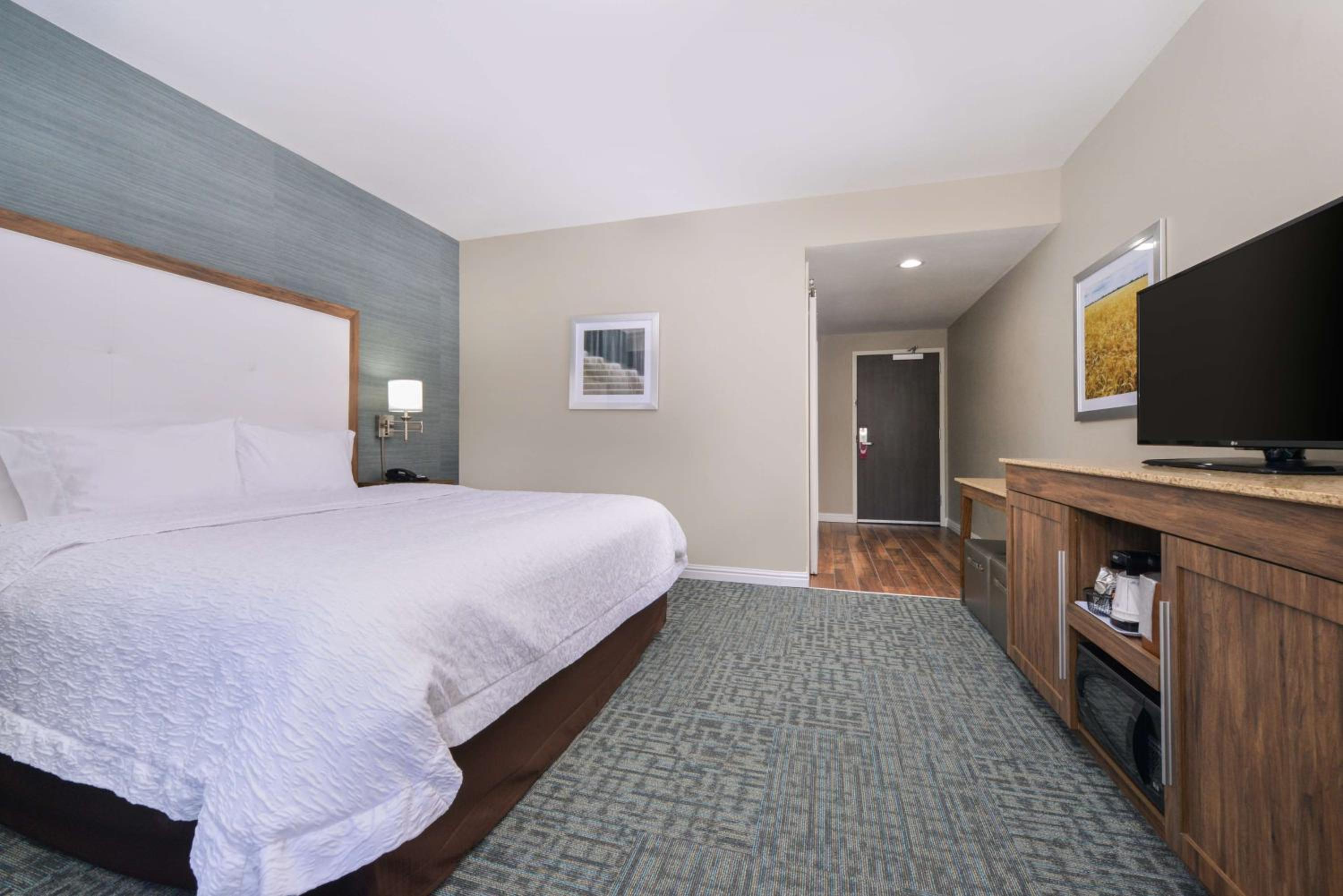 King Room - Non-Smoking photo 1