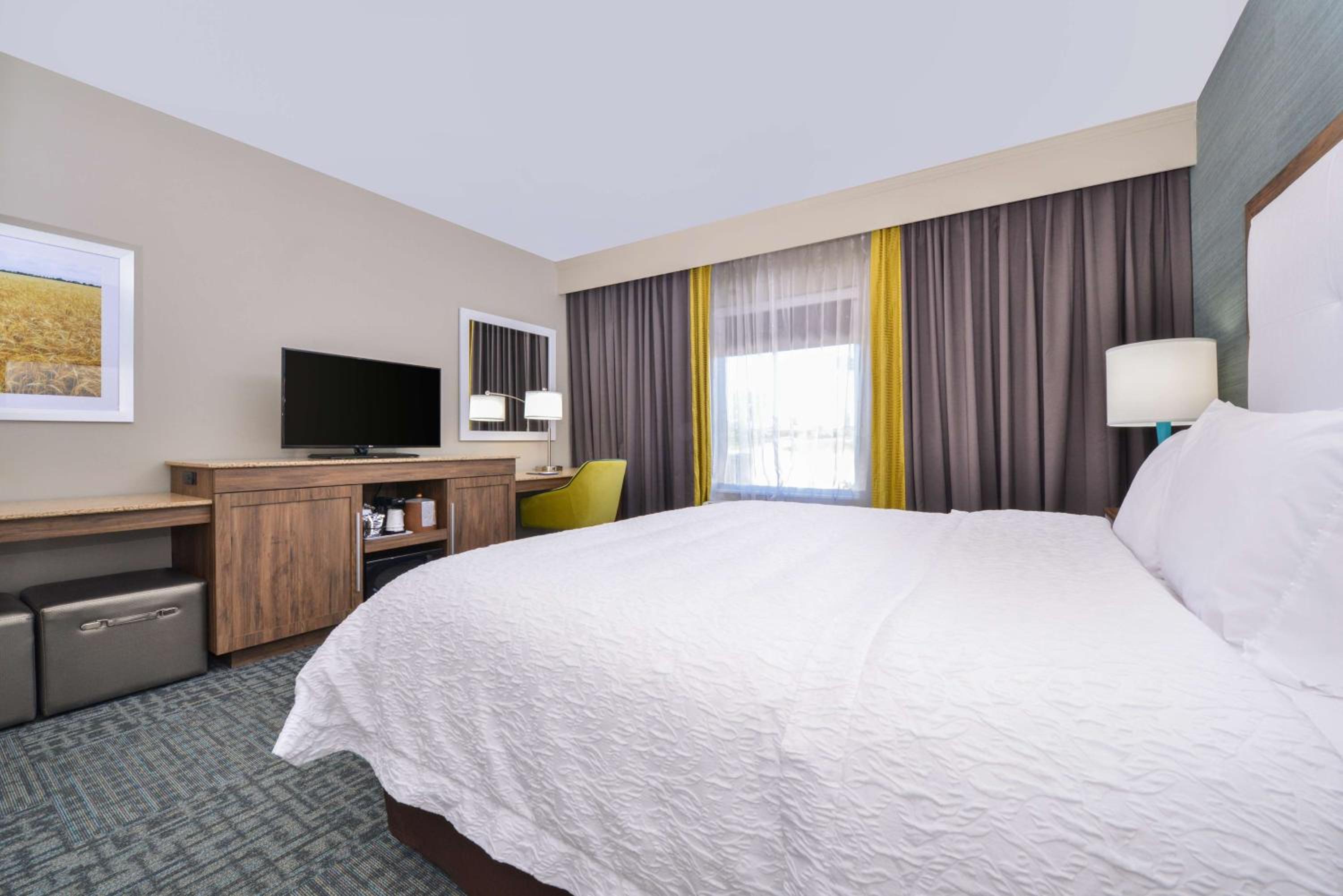King Room - Non-Smoking photo 2