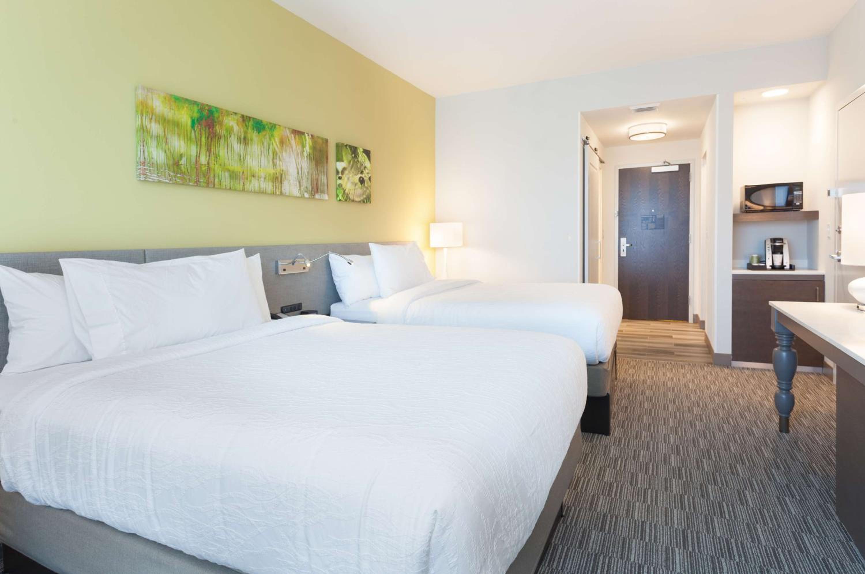 Queen Room with Two Queen Beds and Balcony - Hearing Access