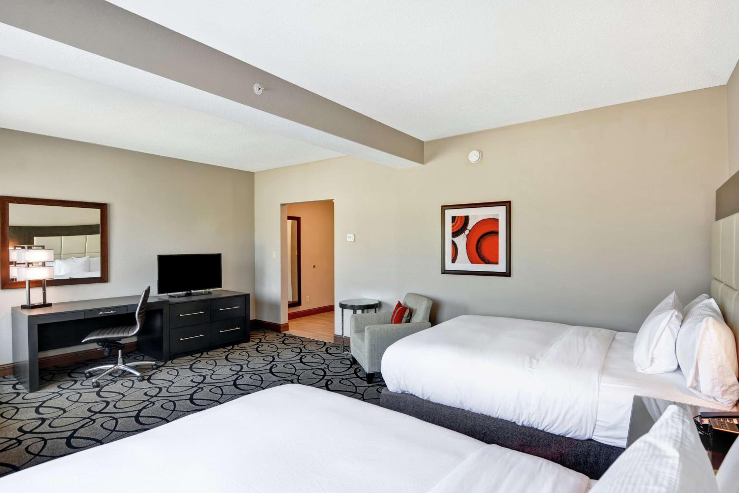 Studio Suite with Two Queen Beds photo 3