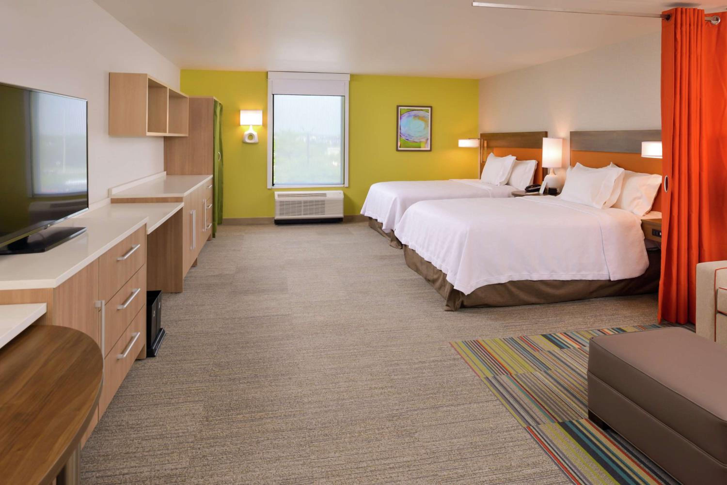 Queen Studio with Two Queen Beds - Mobility and Hearing Access/Non-Smoking photo 2