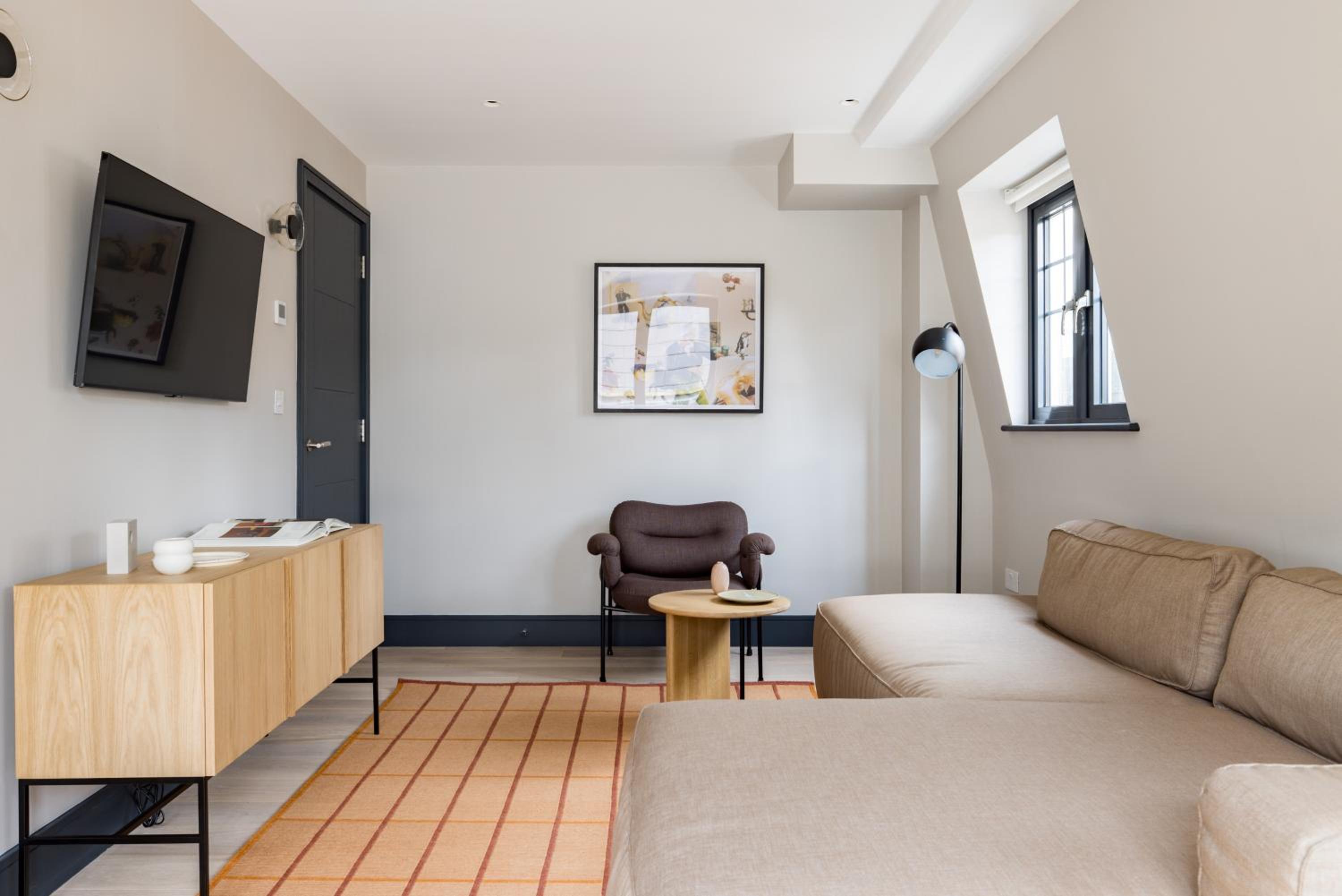 Three-Bedroom Apartment photo 2