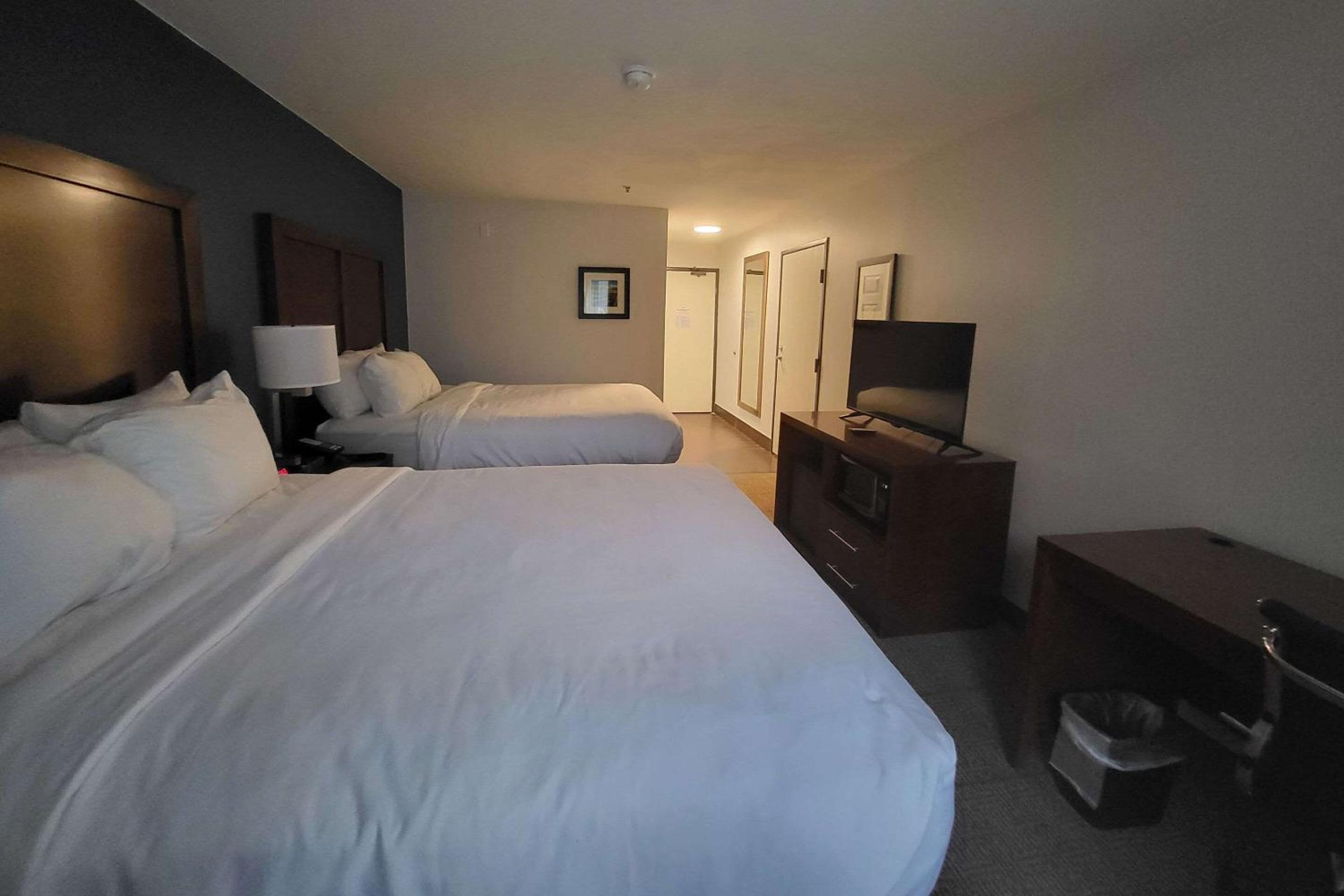 Queen Room with Two Queen Beds - Accessible/Non-Smoking  - Photo 1