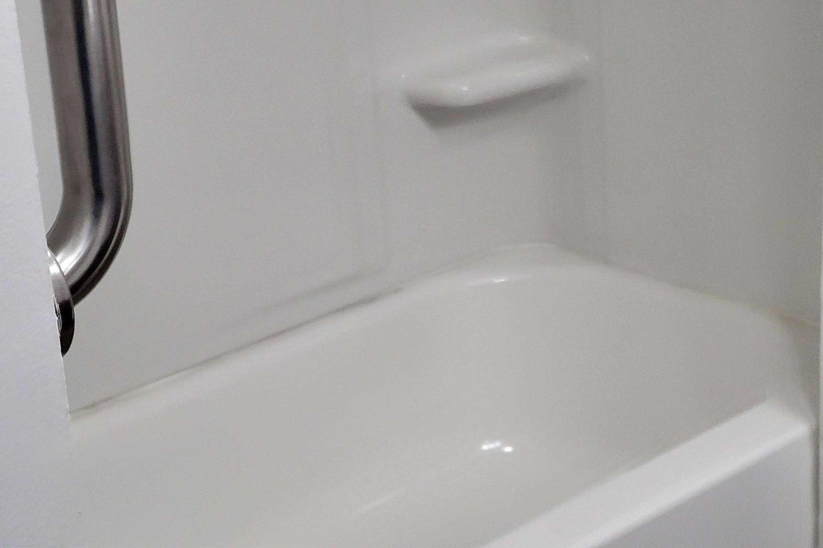 Deluxe King Room - Accessible/Non-Smoking - Photo 1