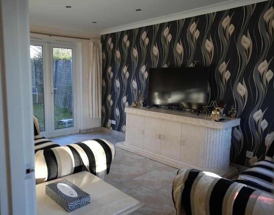 Three-Bedroom House photo 1