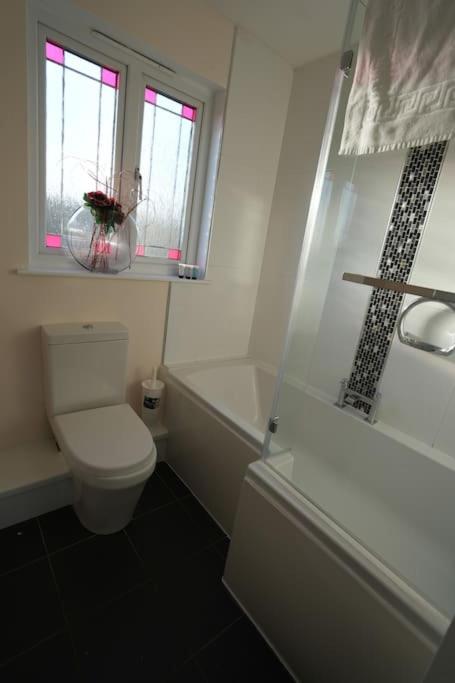 Three-Bedroom House photo 3