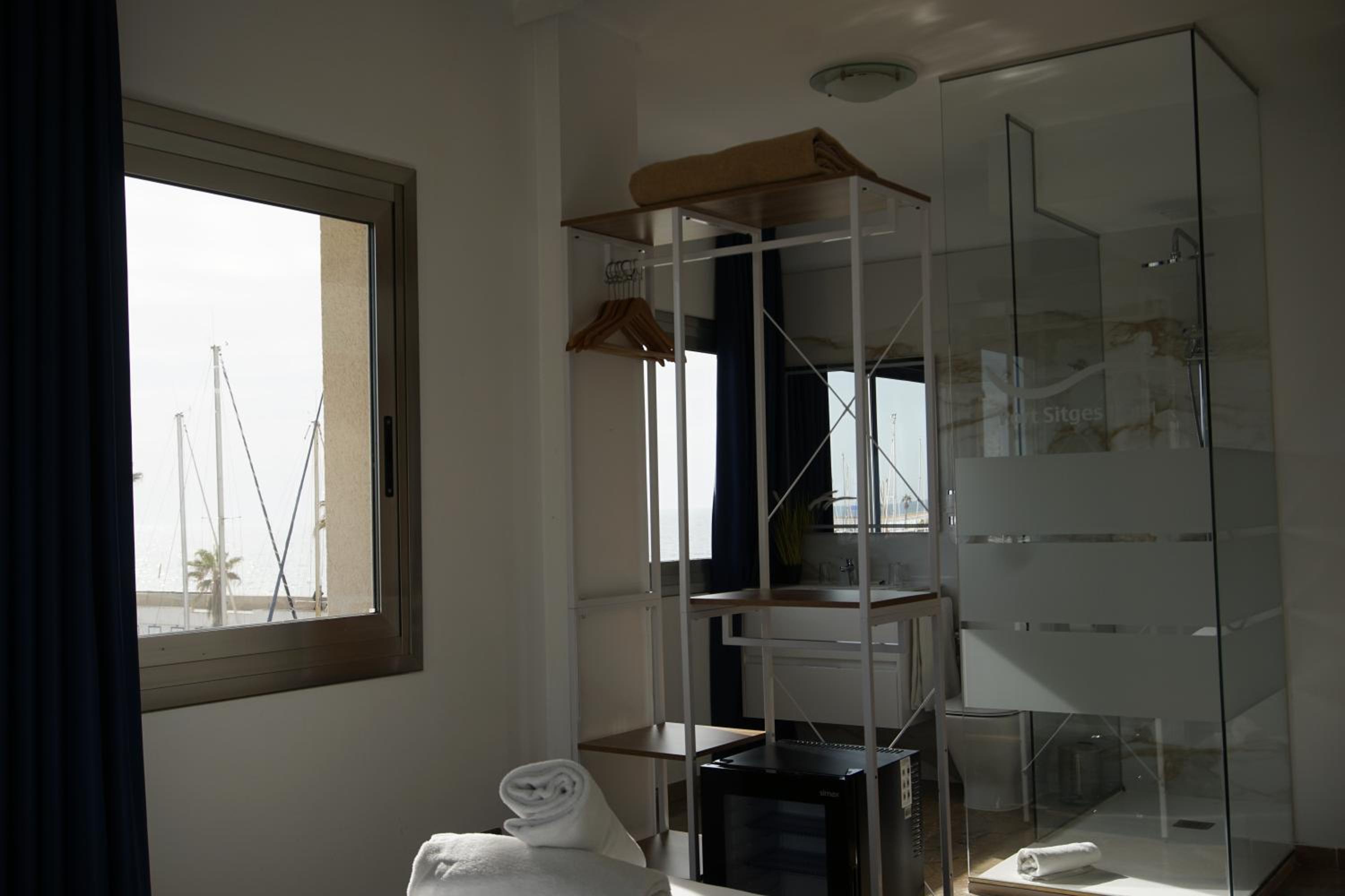 Double or Twin Room with terrace  with Marina Views (1 - 2 Adults)  - Photo 4