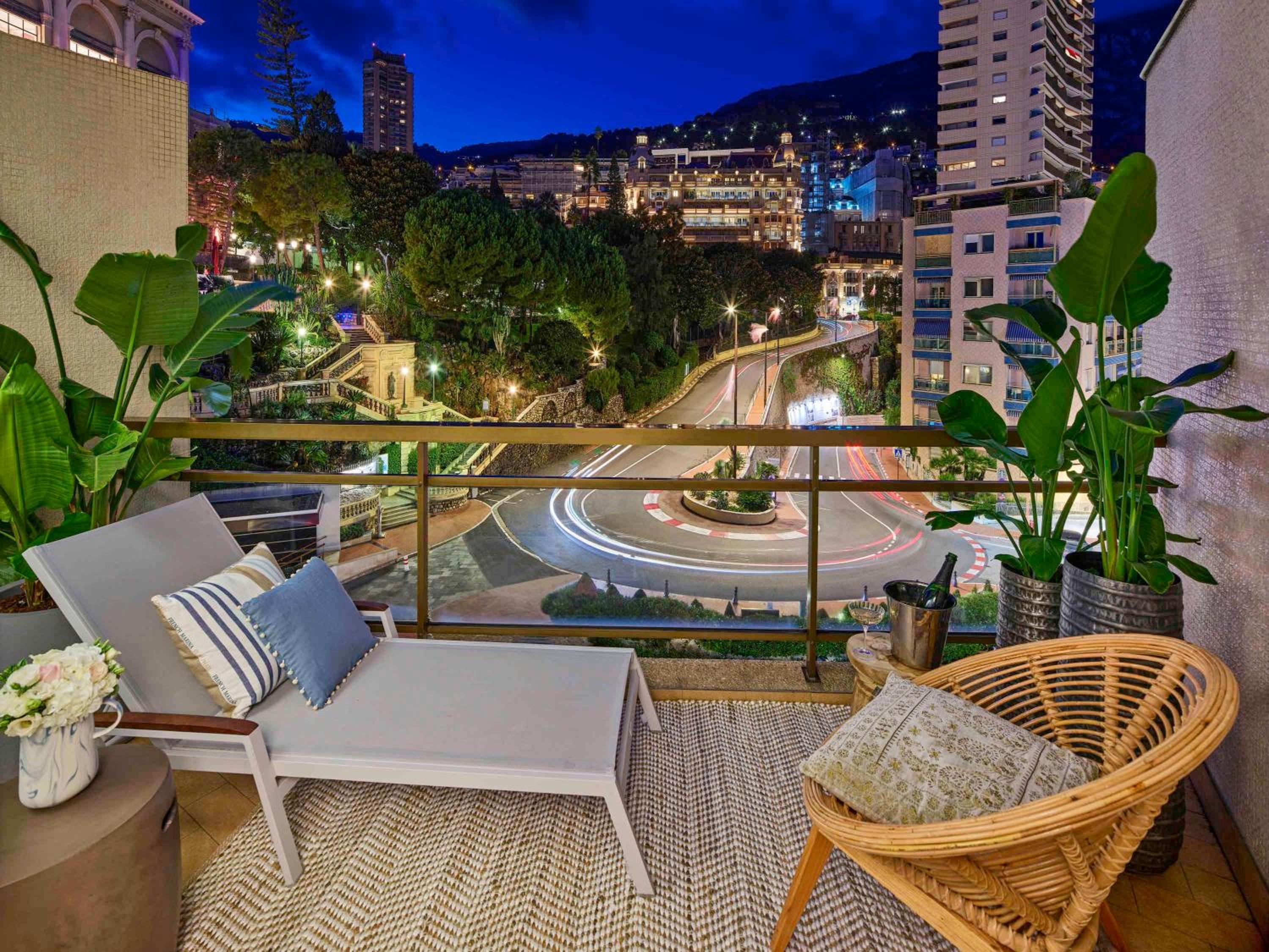 Hairpin Room with City View with Two Double Beds