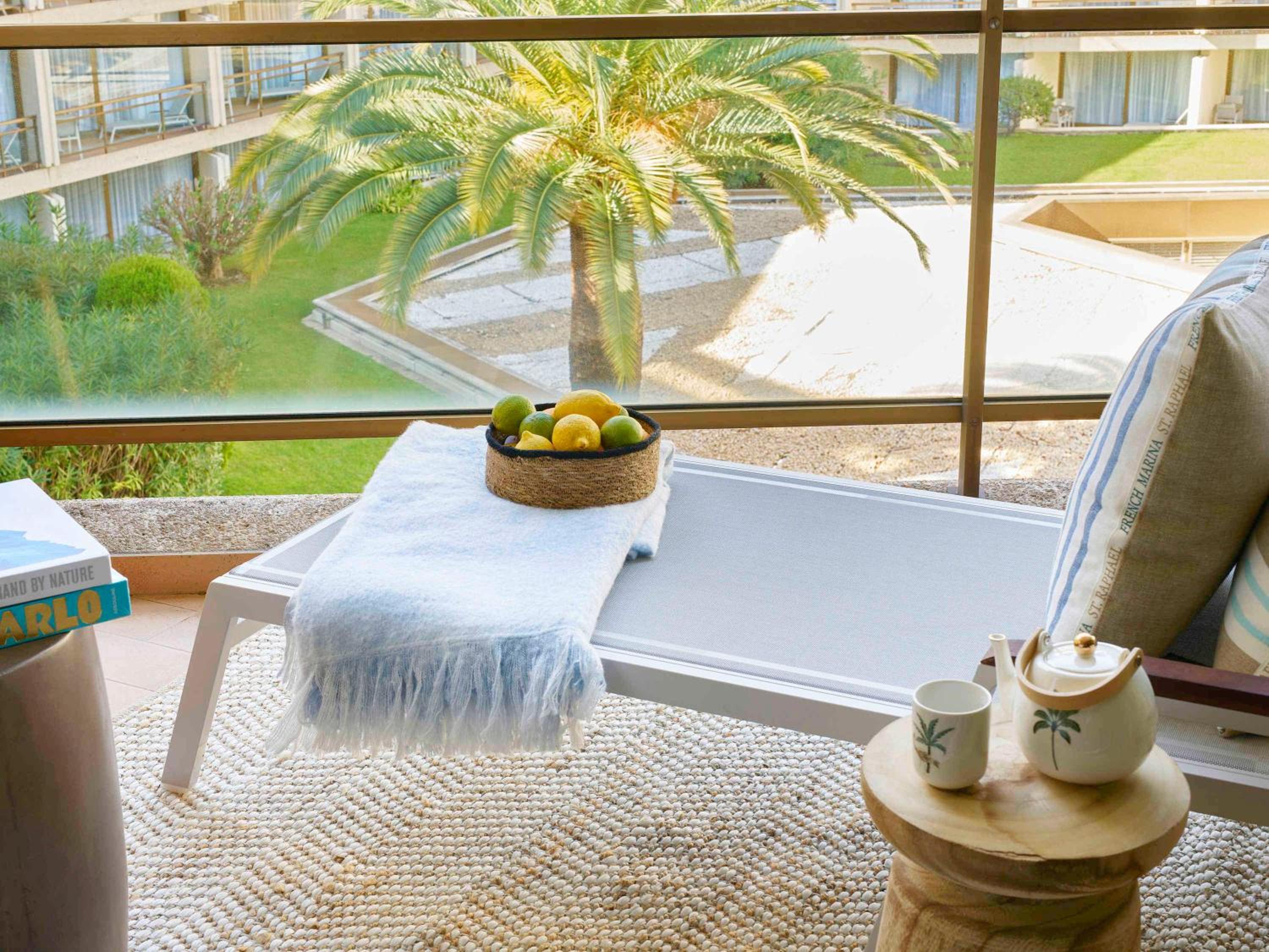 Junior King Suite with Garden View with 1 King Bed - Photo 13