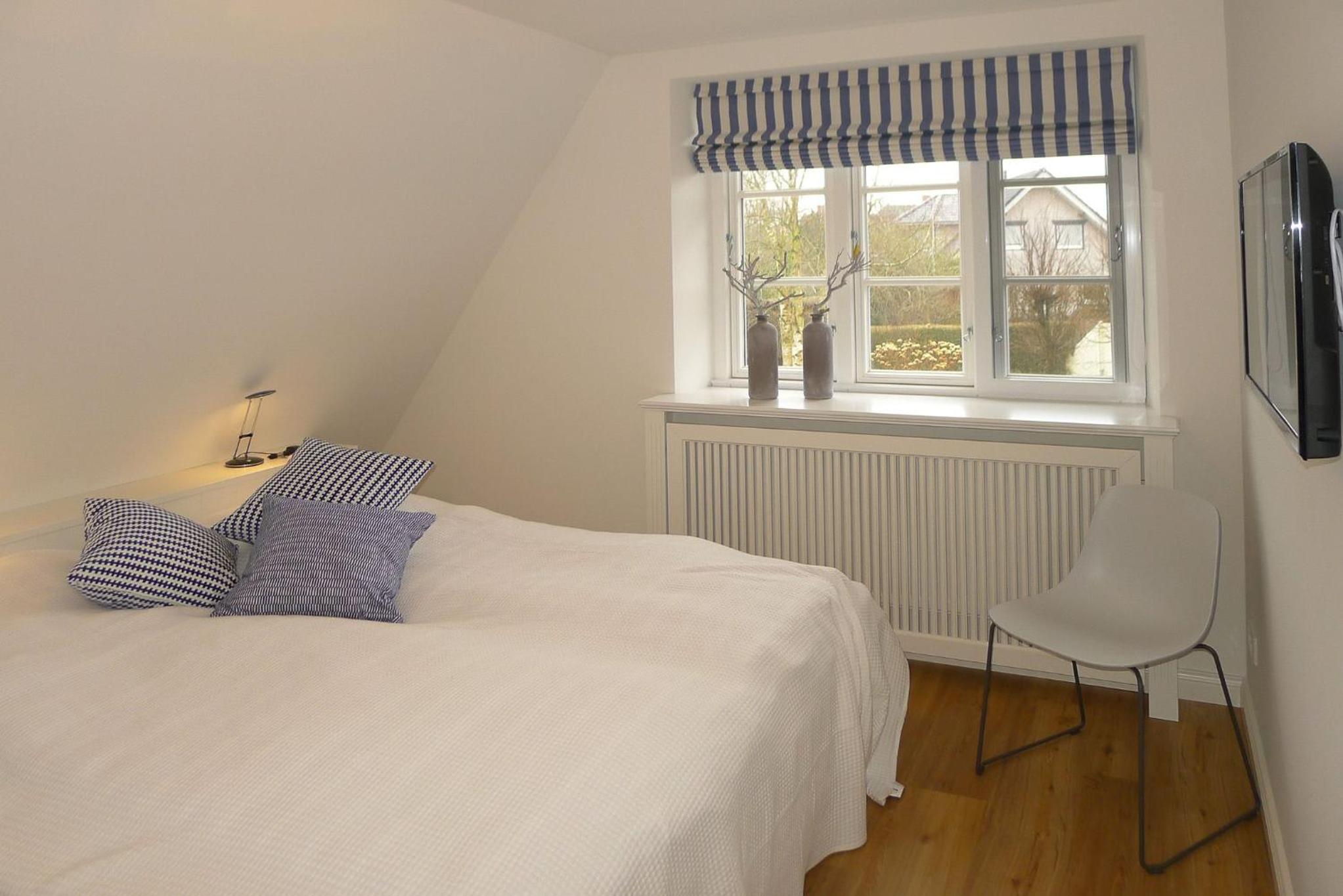 Three-Bedroom House photo 3