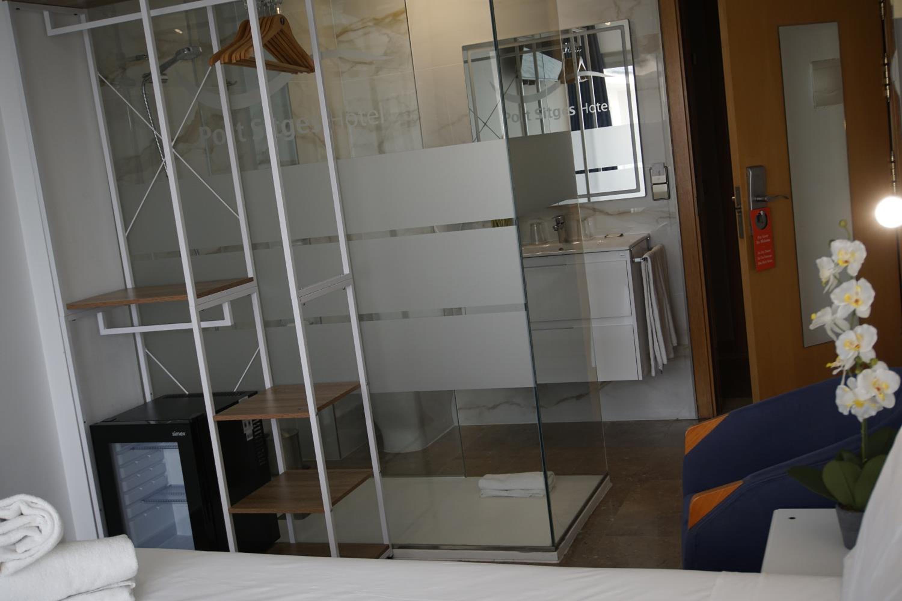 Double or Twin Room with terrace with Sea View (1-2 adults) - Photo 4