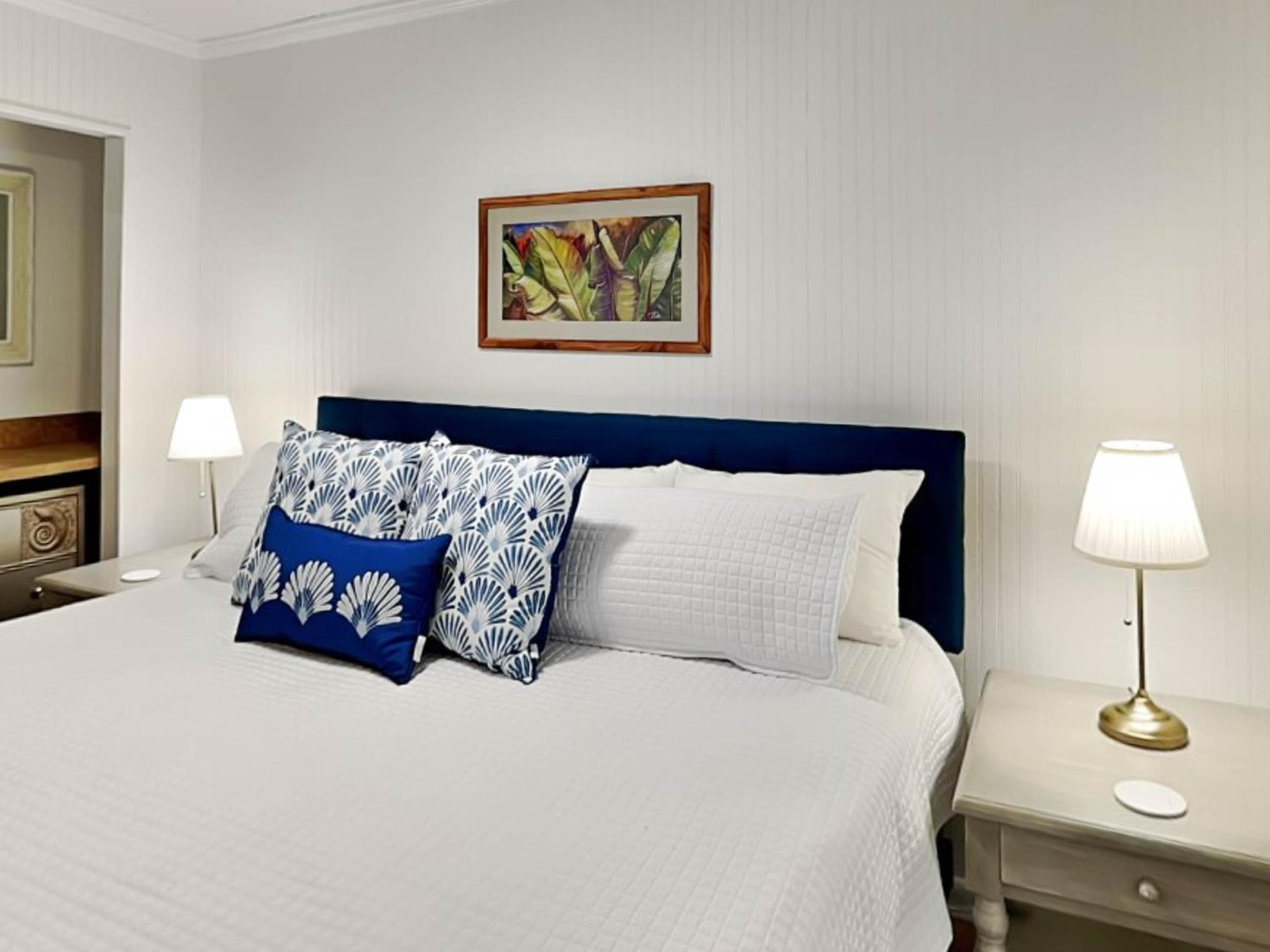 One-Bedroom Apartment with Balcony and Water View photo 1