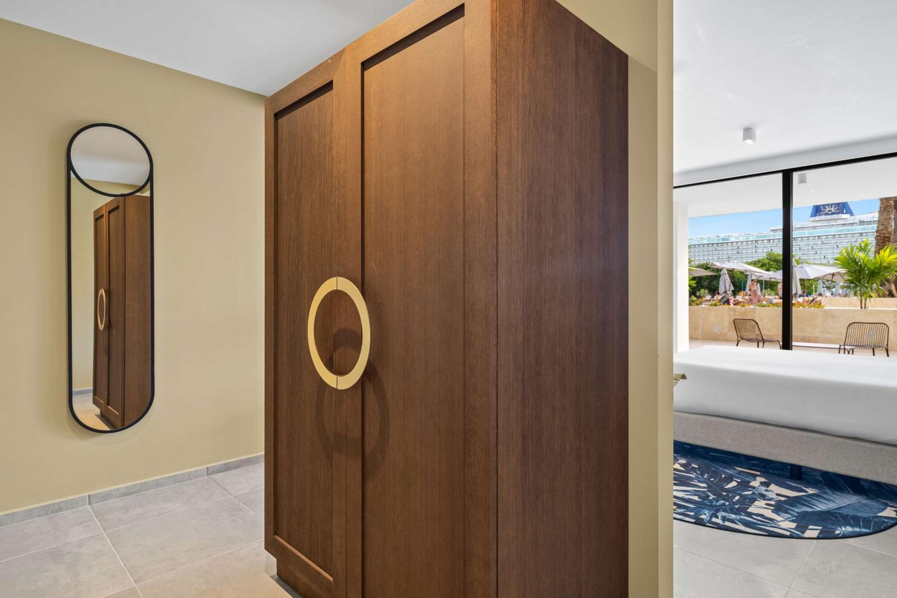 One-Bedroom King Suite
