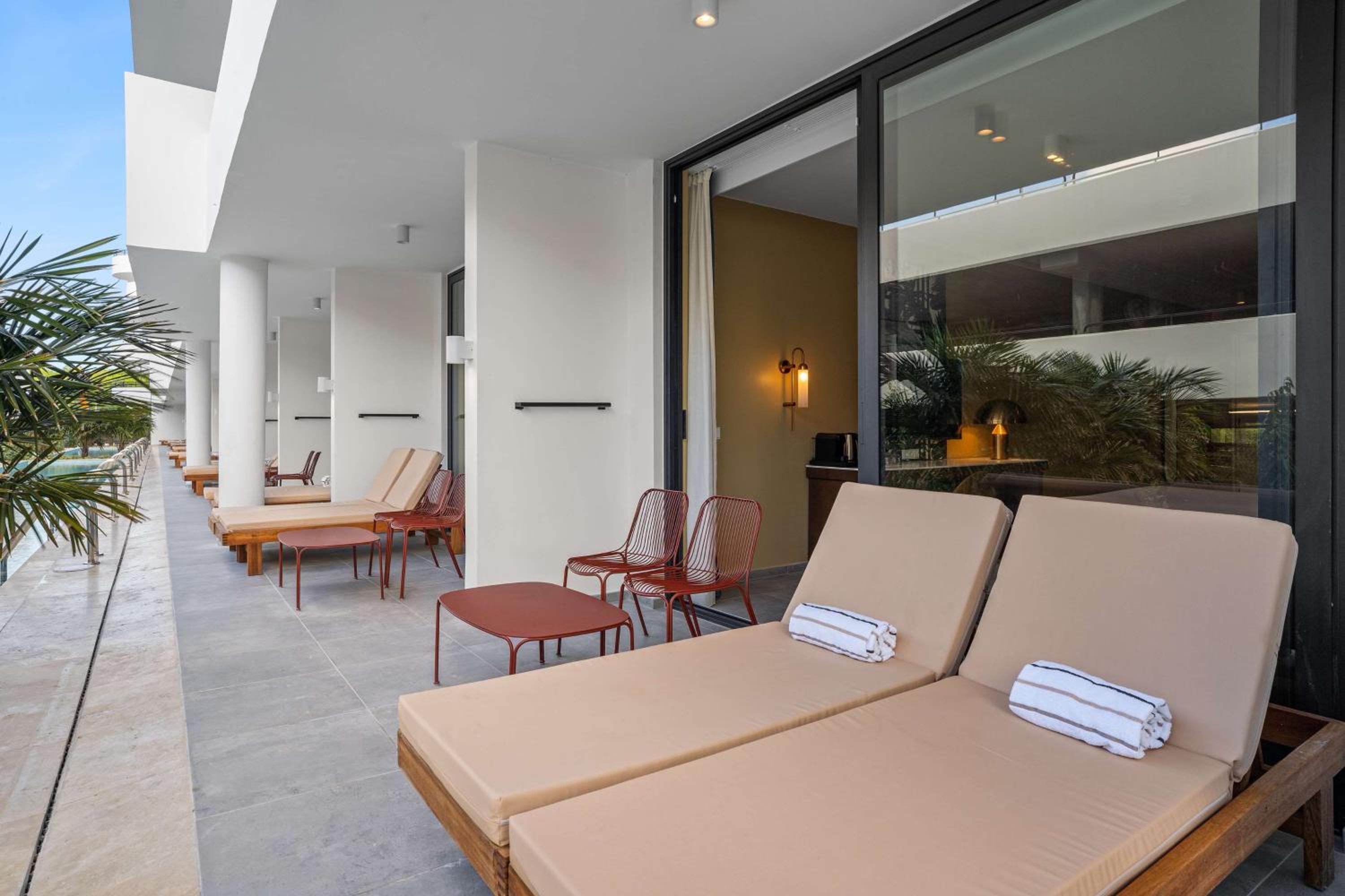 Deluxe King Room - Swim Up Room