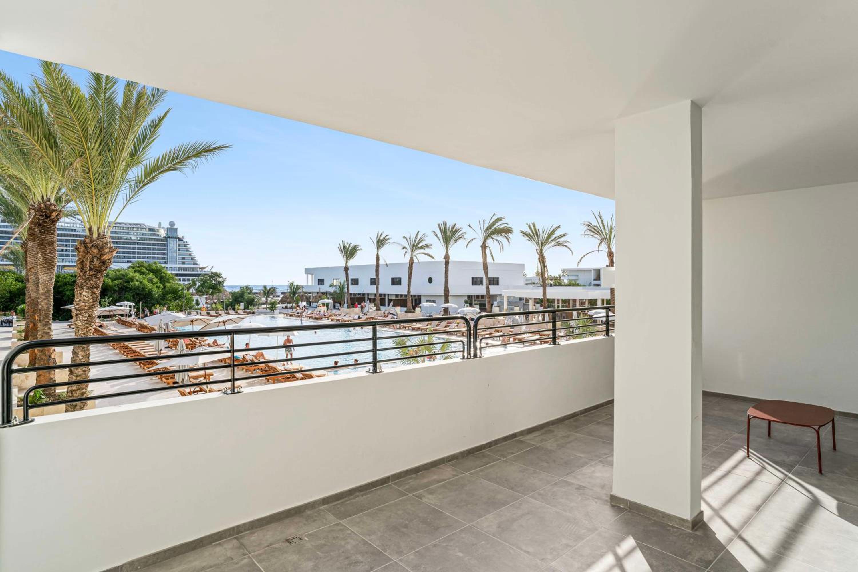 One-Bedroom Cruise King Suite with Ocean View
