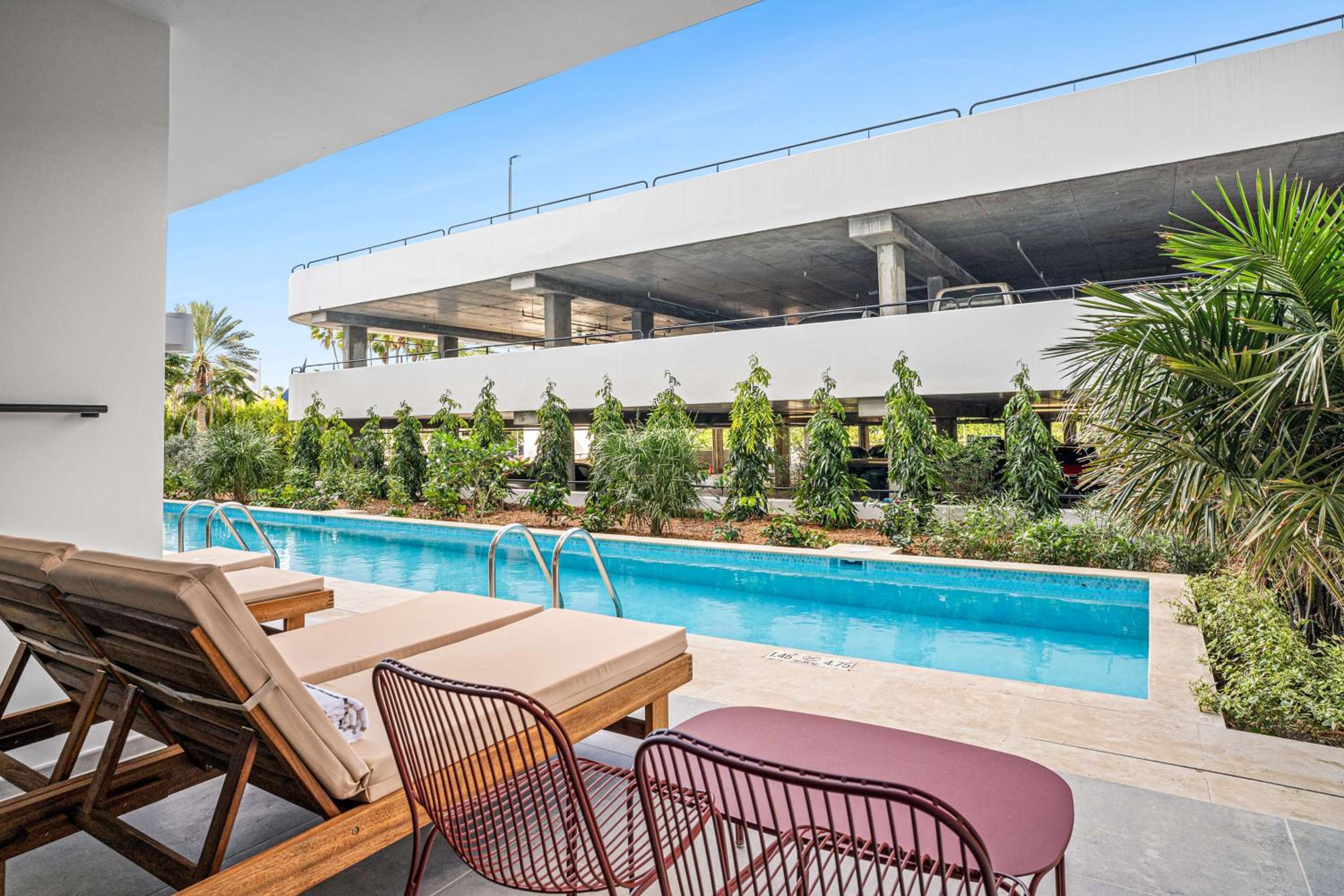 Deluxe King Room - Swim Up Room