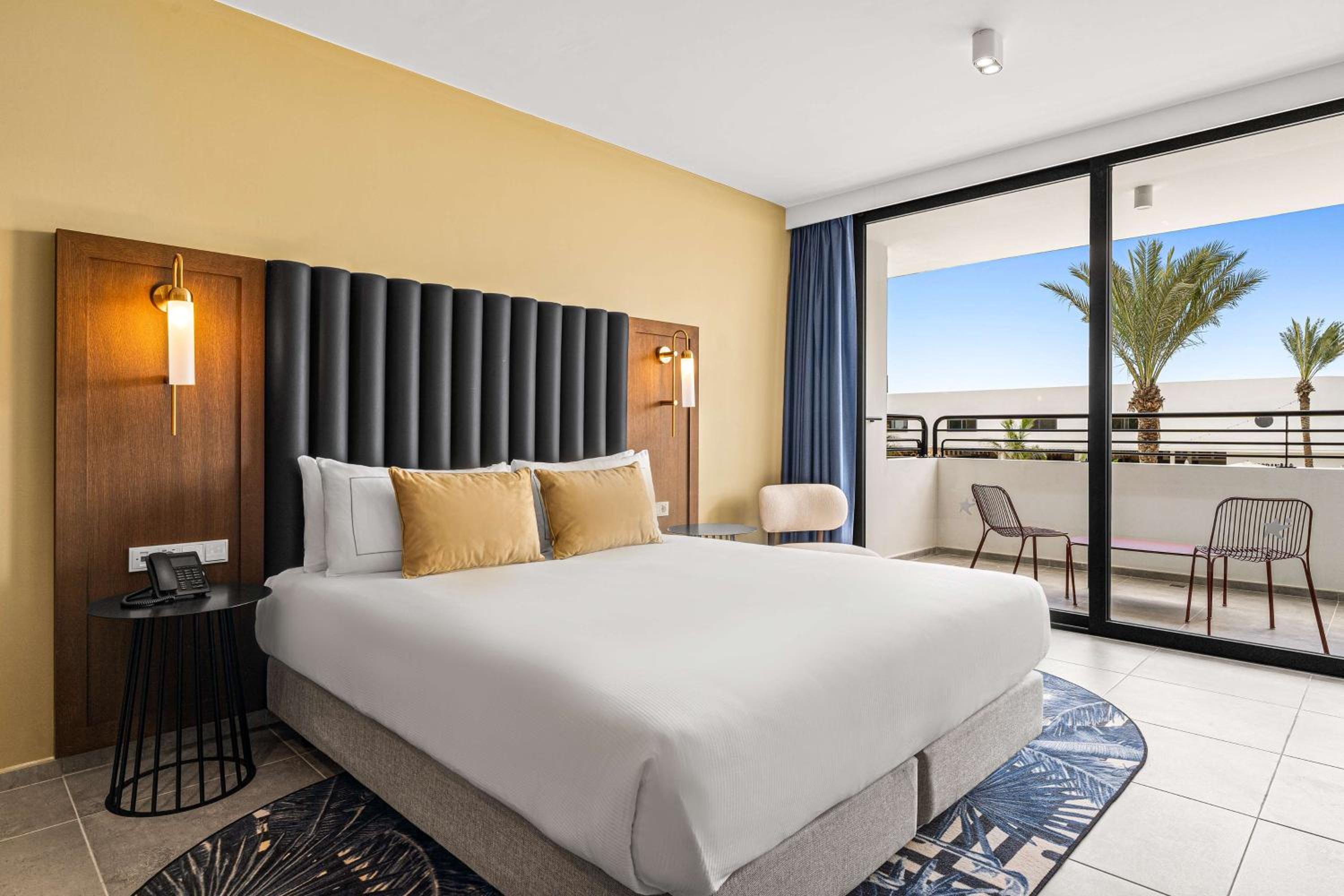 Deluxe King Room - Partial Ocean View