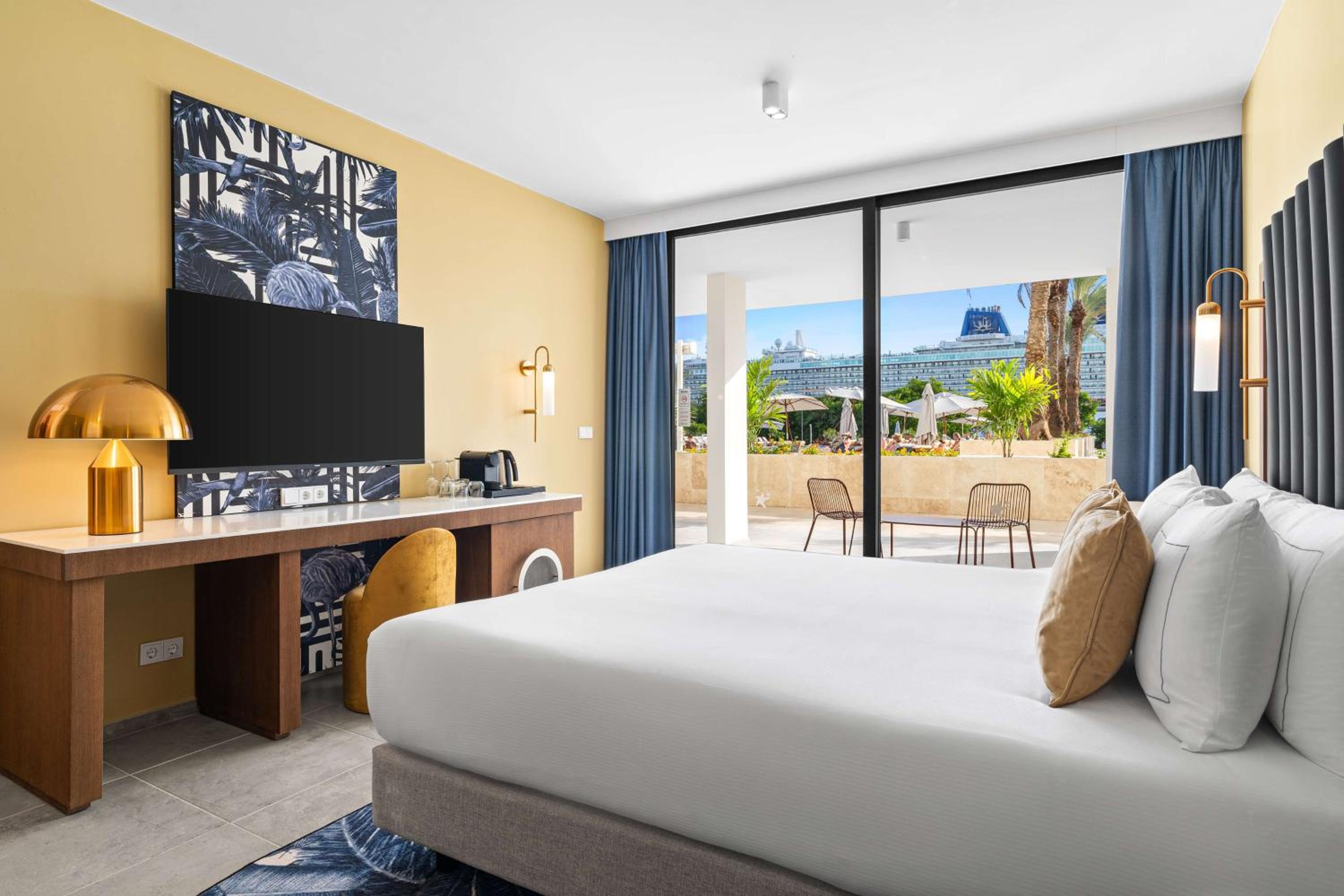 One-Bedroom King Suite