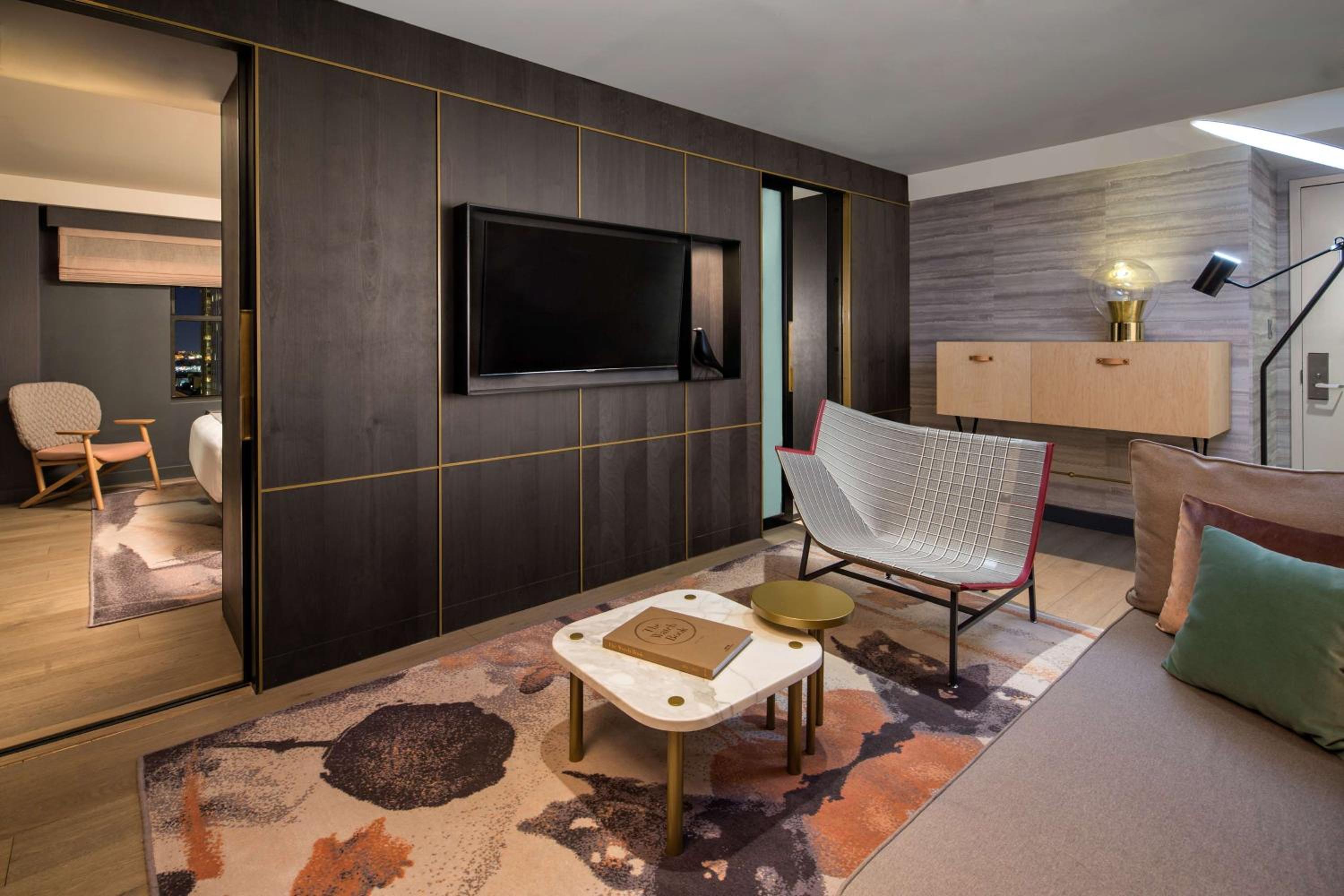 One-Bedroom Deluxe King Suite