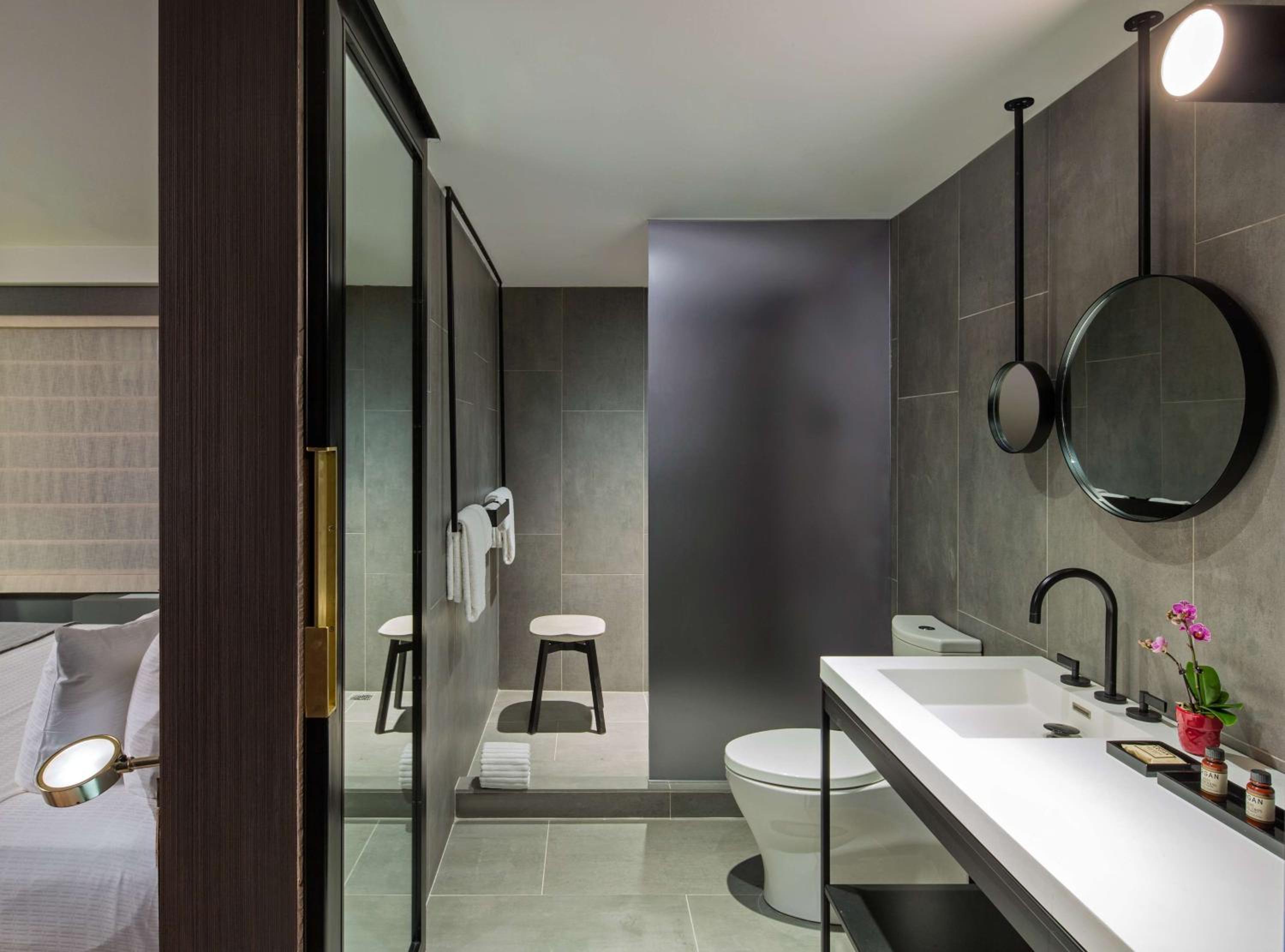One-Bedroom Deluxe King Suite