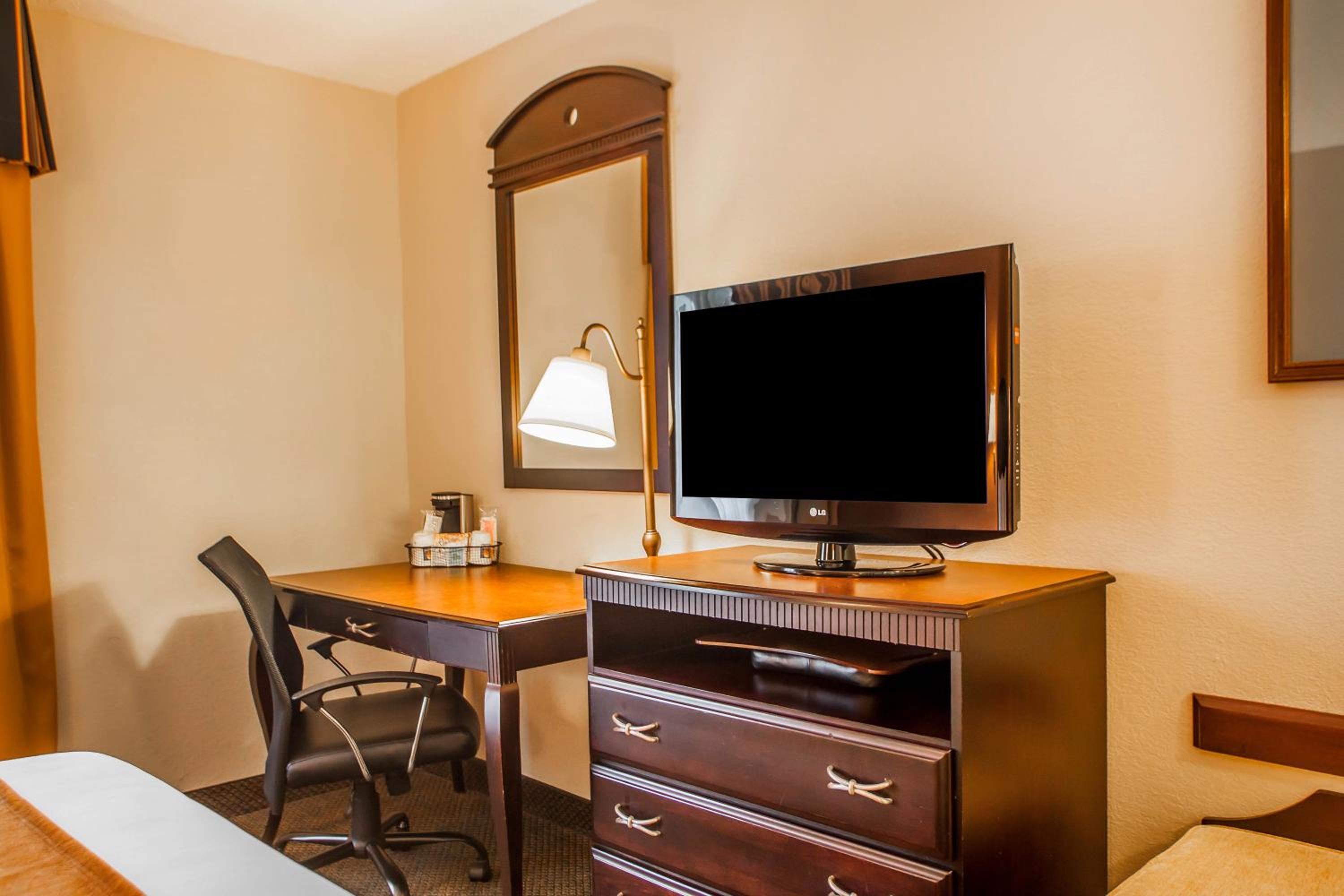 Queen Room - Accessible/Nonsmoking