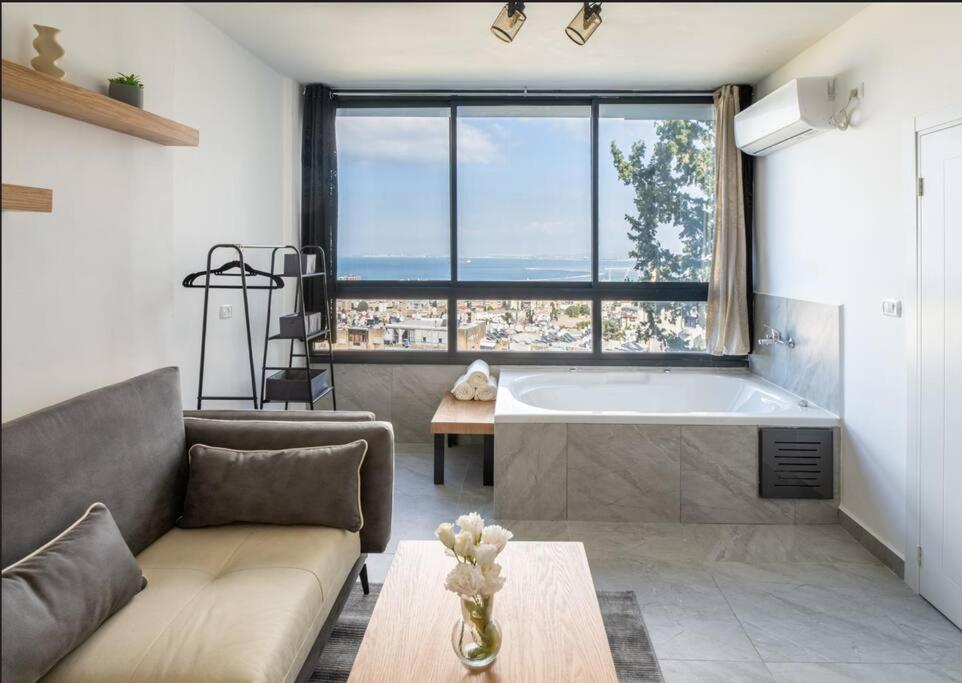 One-Bedroom Apartment photo 3