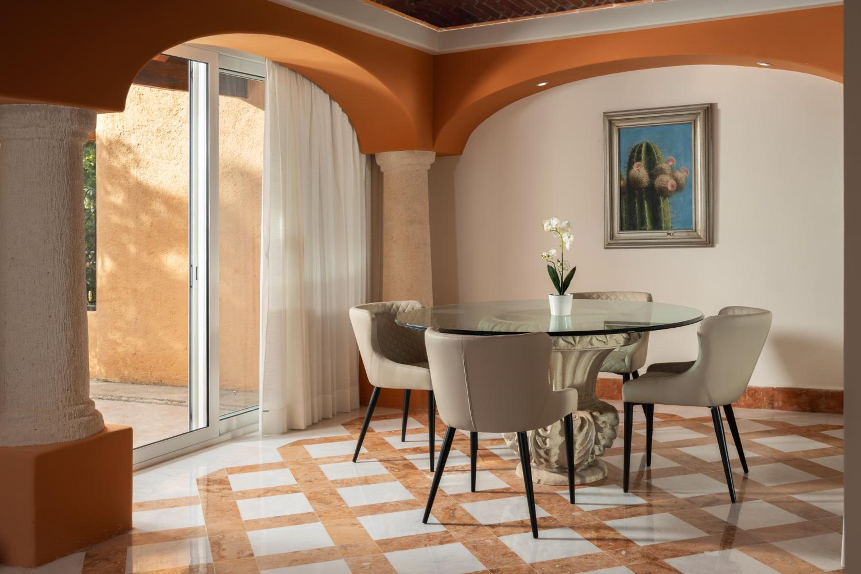 Suite - Photo 8