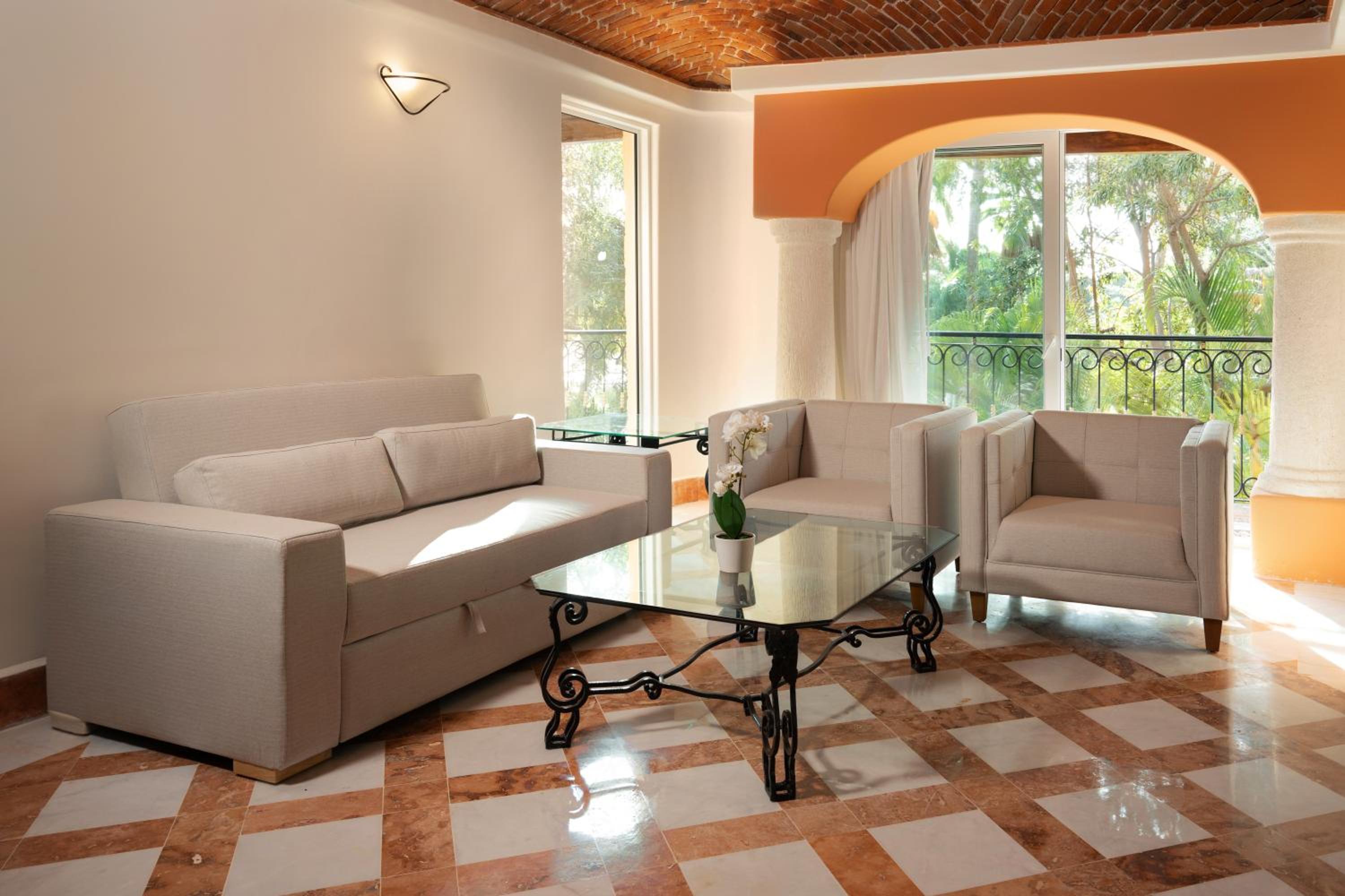 Suite - Photo 6