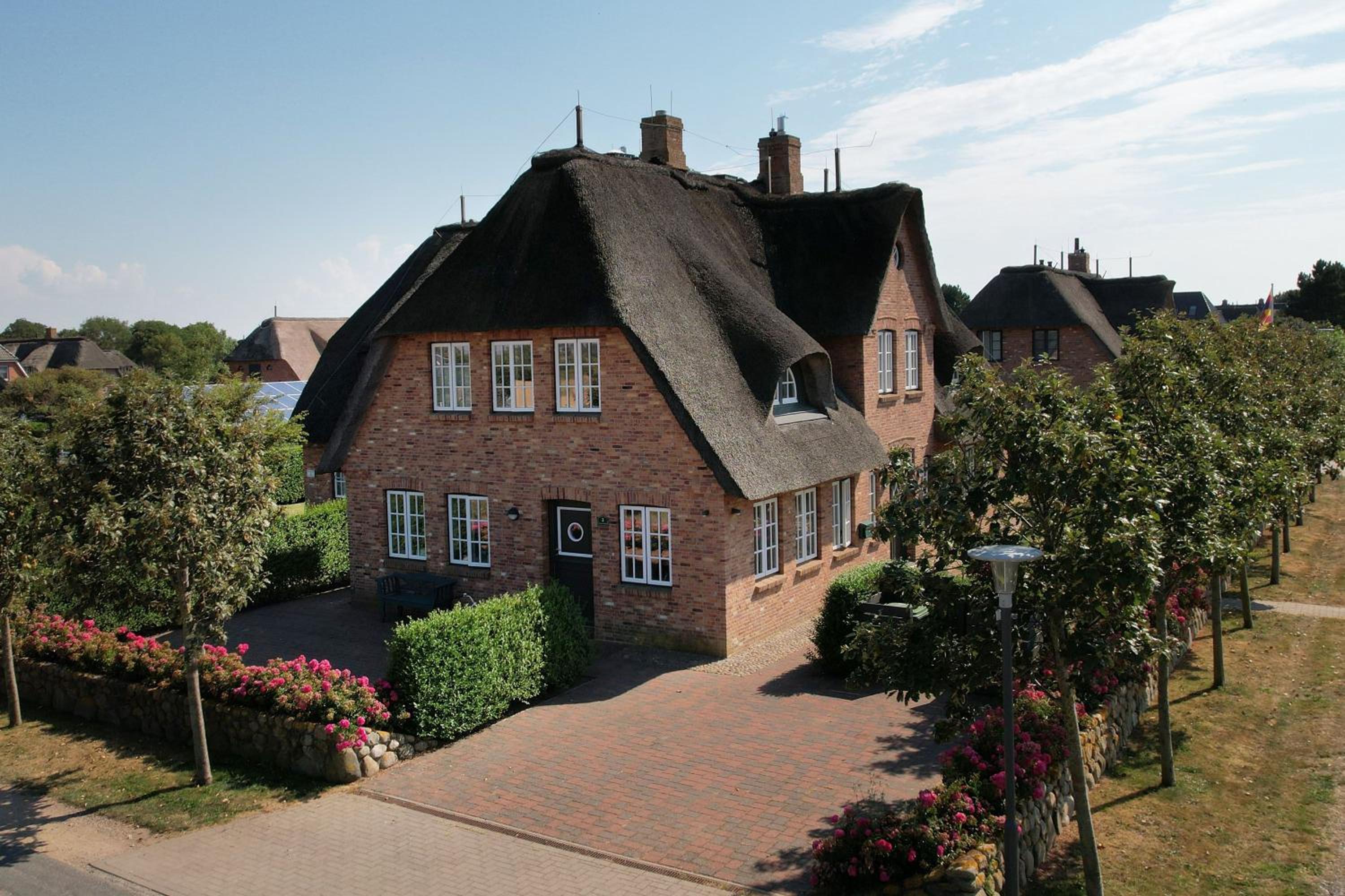 Three-Bedroom House photo 2