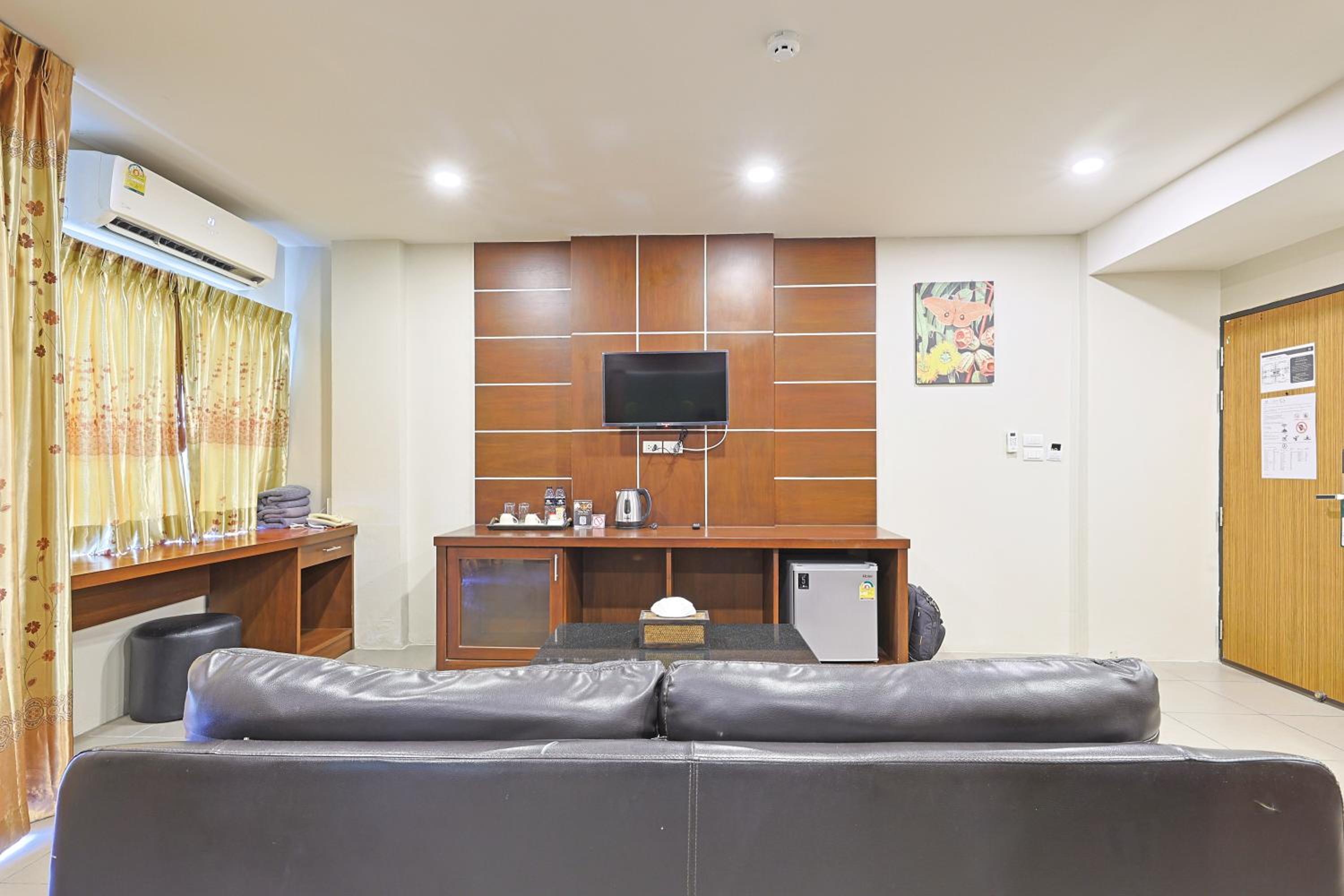 Suite - Photo 5