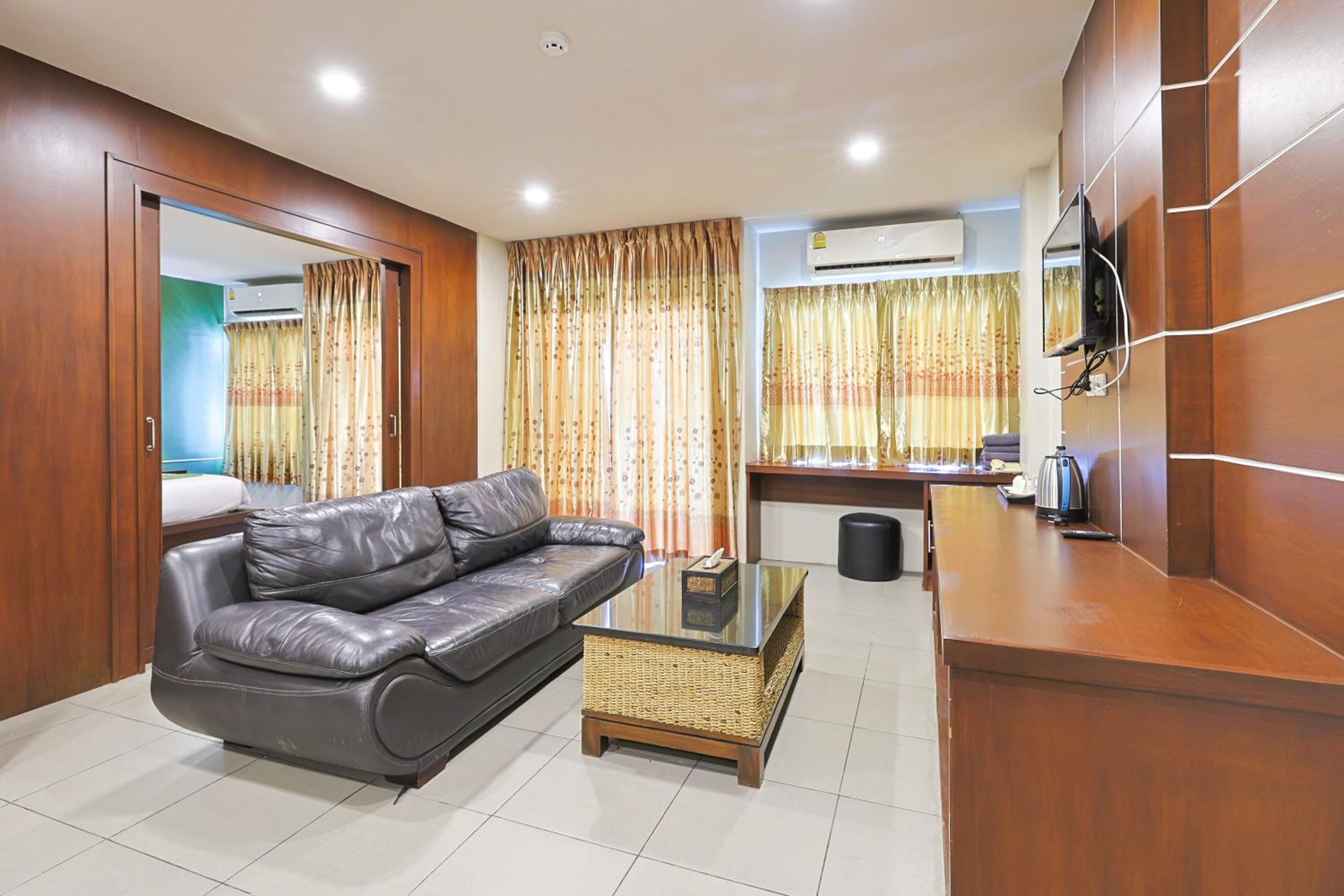 Suite - Photo 6