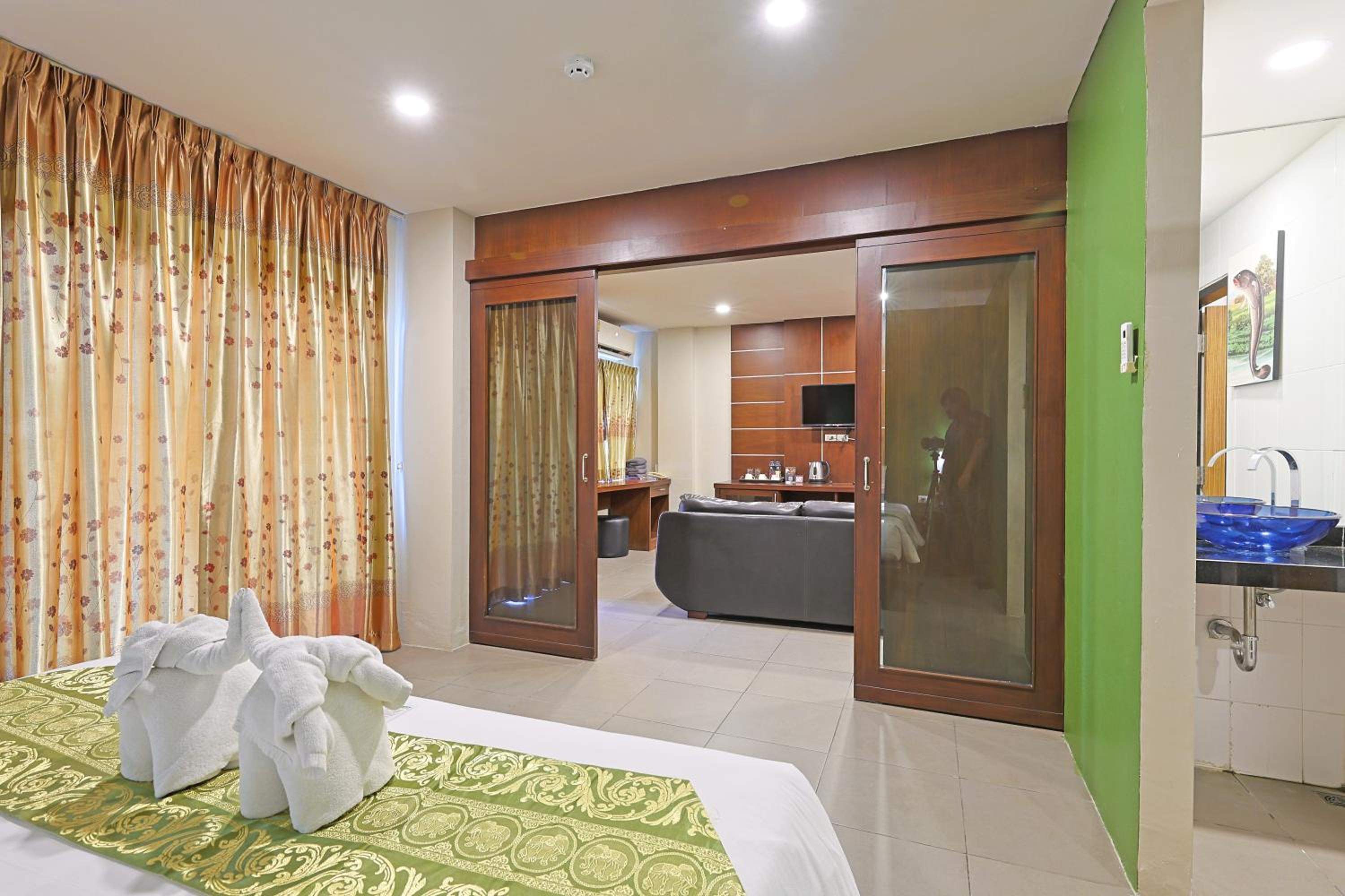 Suite - Photo 4