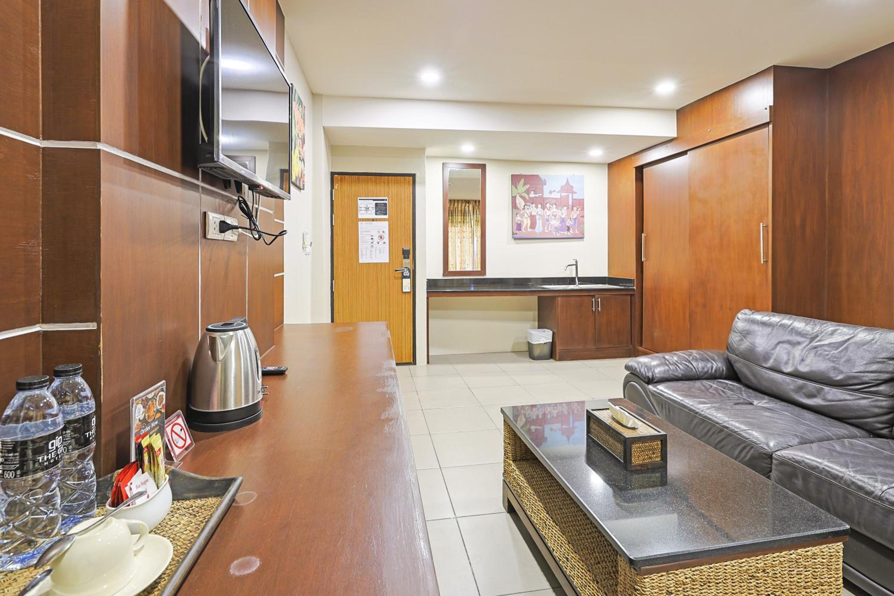 Suite - Photo 7