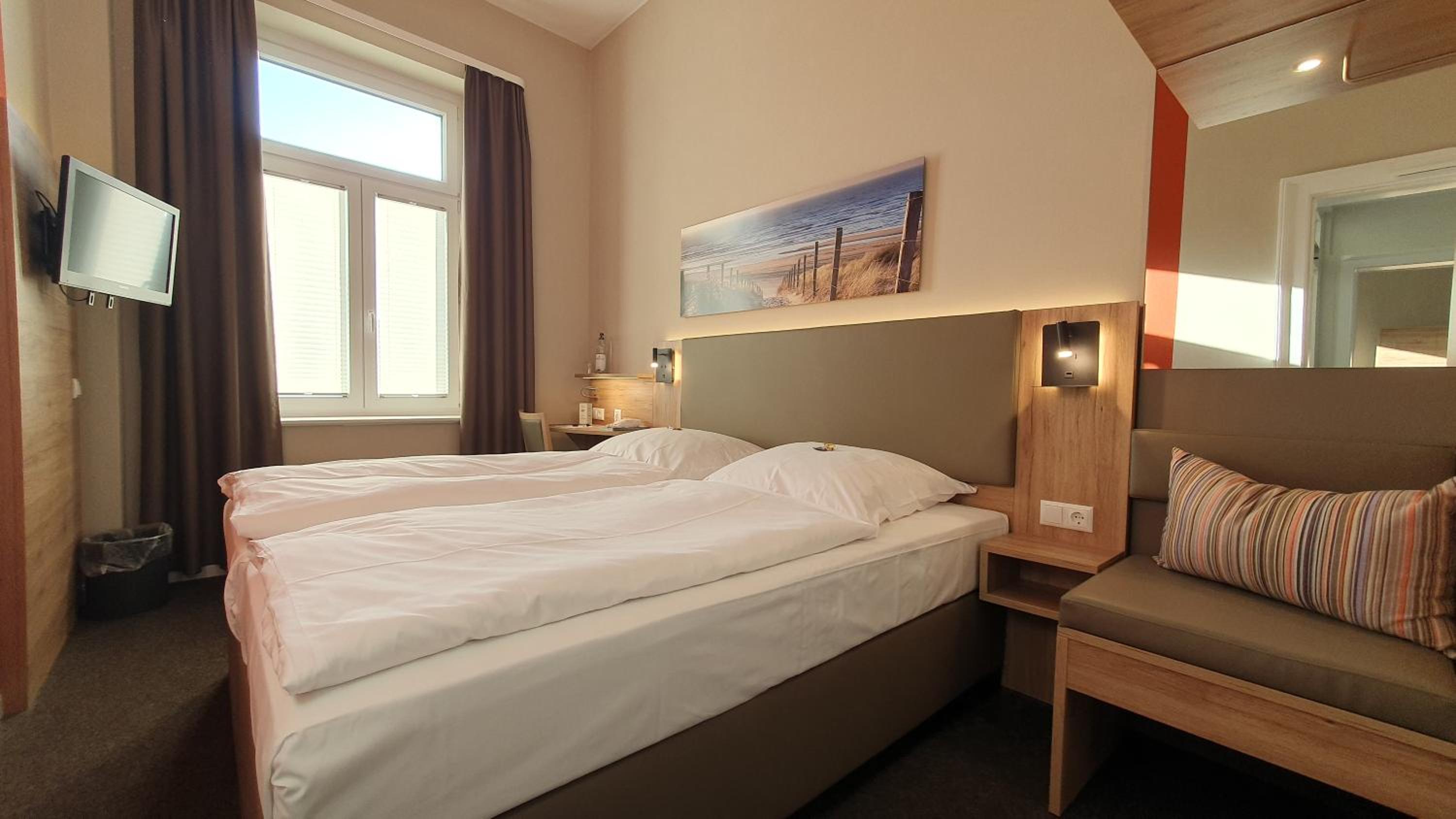 Very Small Double Room - Photo 1