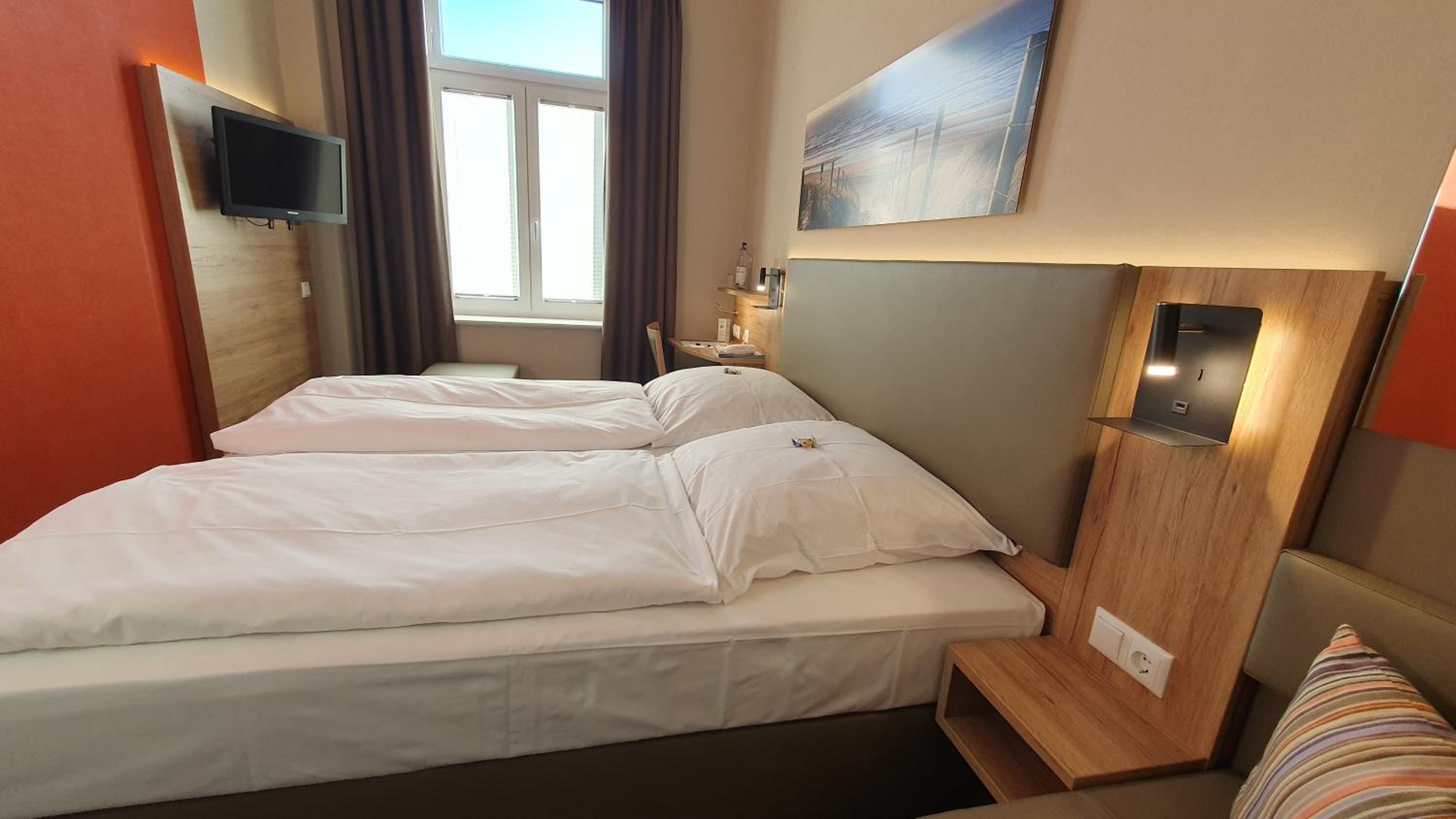 Very Small Double Room - Photo 13