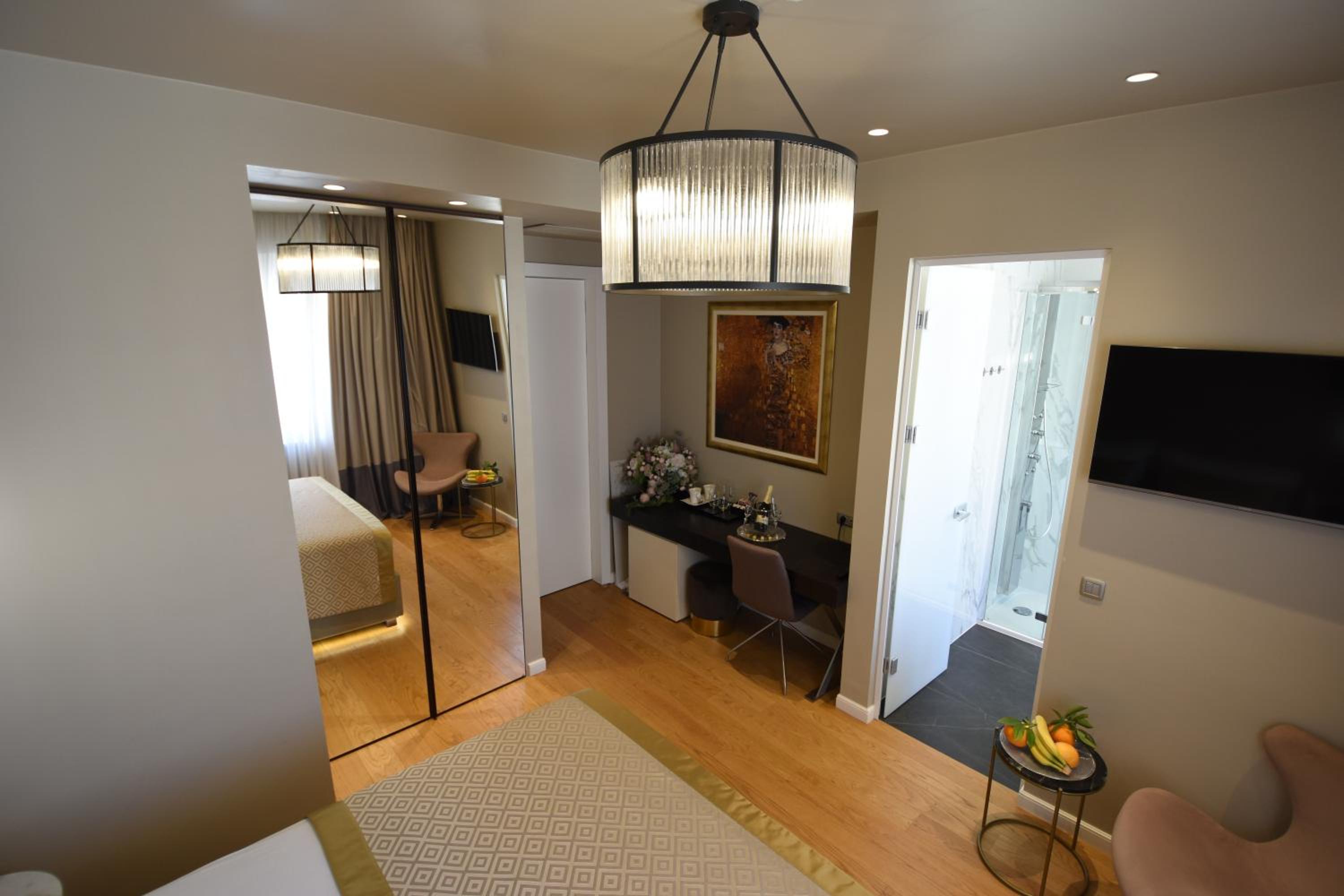 Deluxe Room - Photo 9