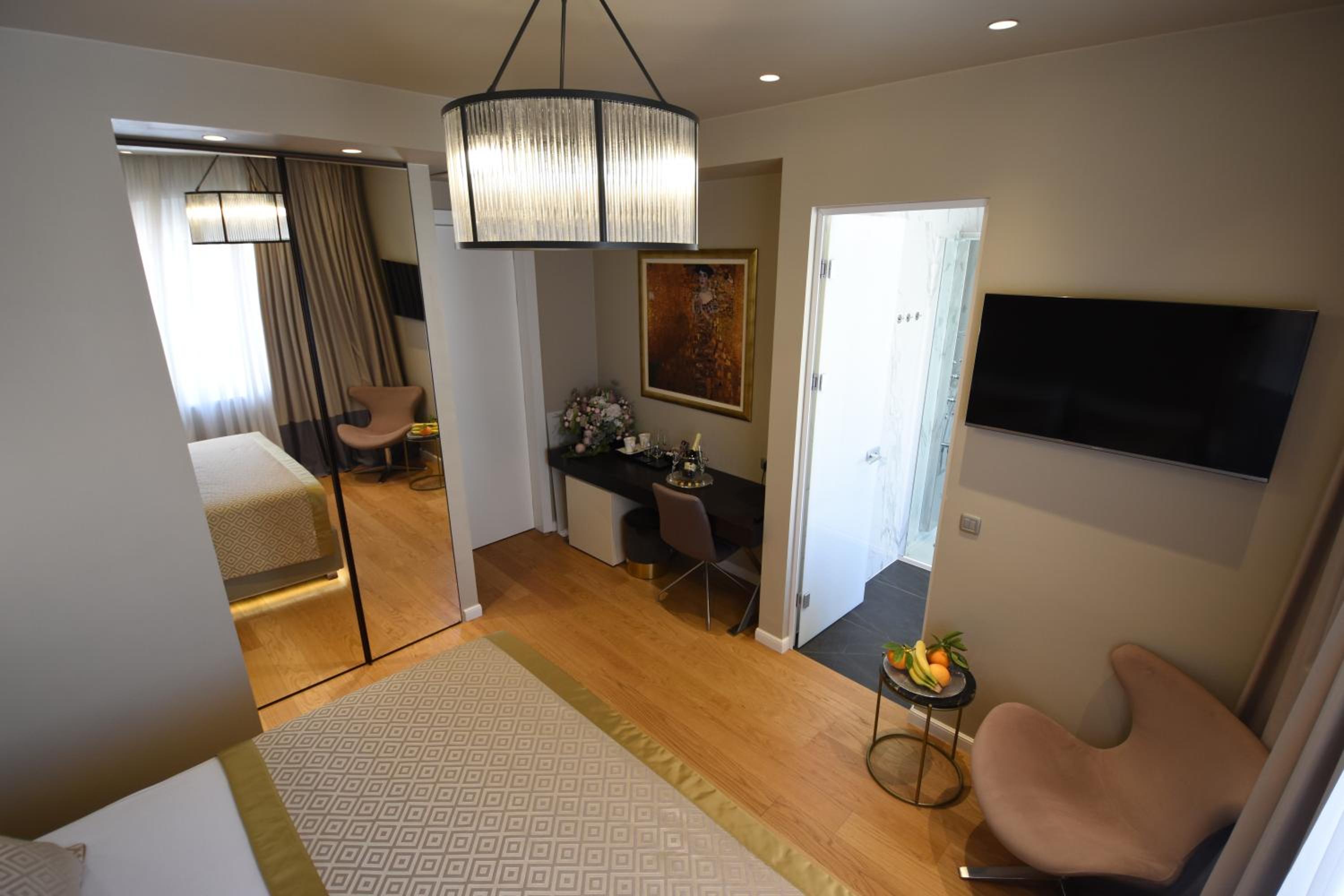 Deluxe Room - Photo 16