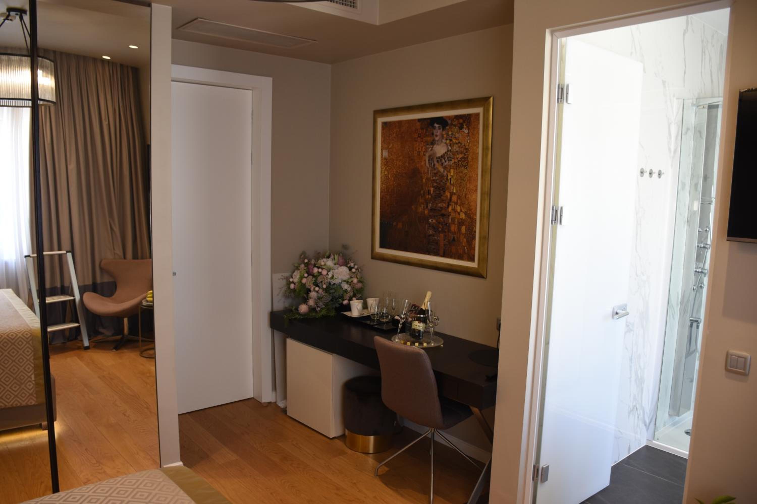 Deluxe Room - Photo 4