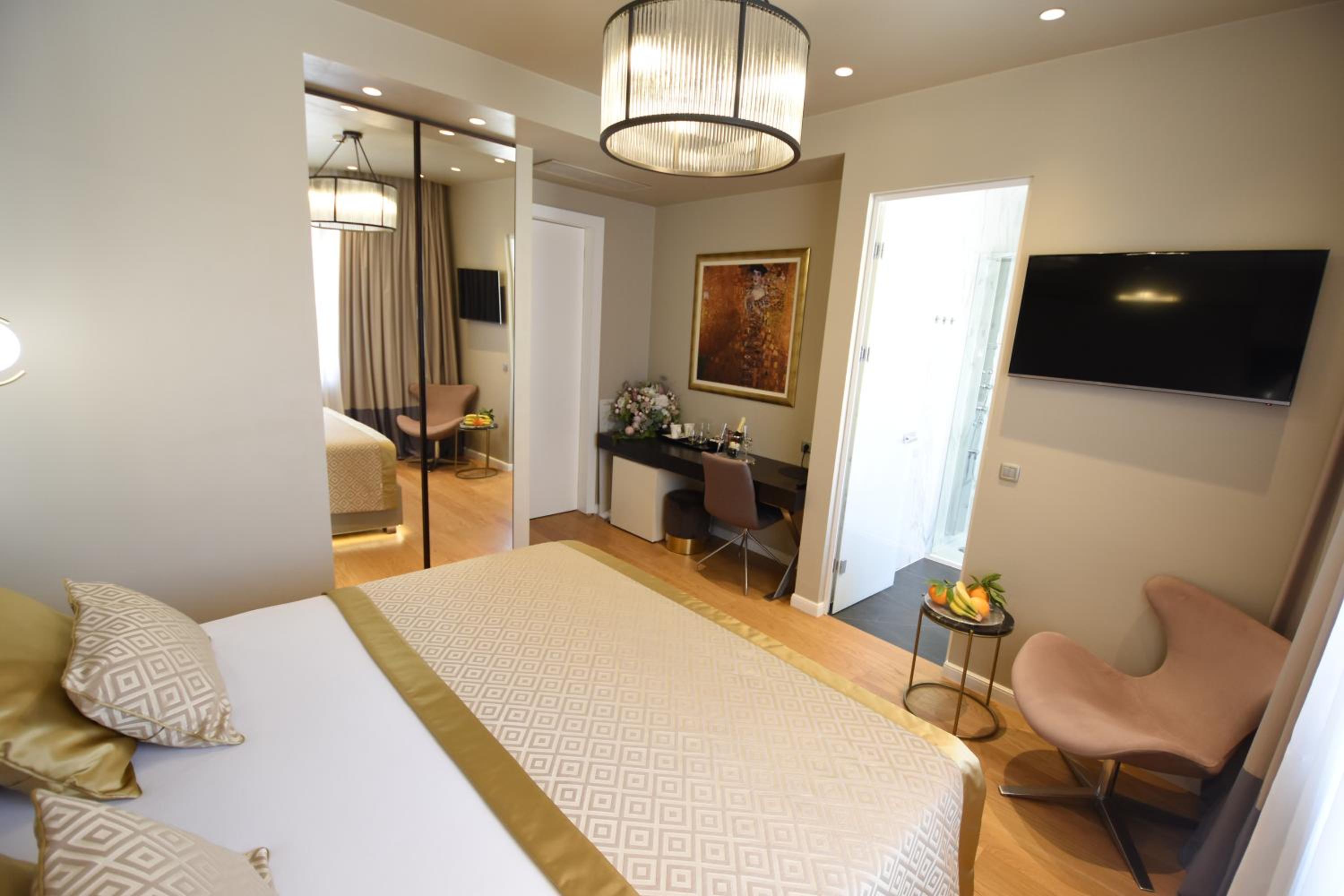 Deluxe Room - Photo 14