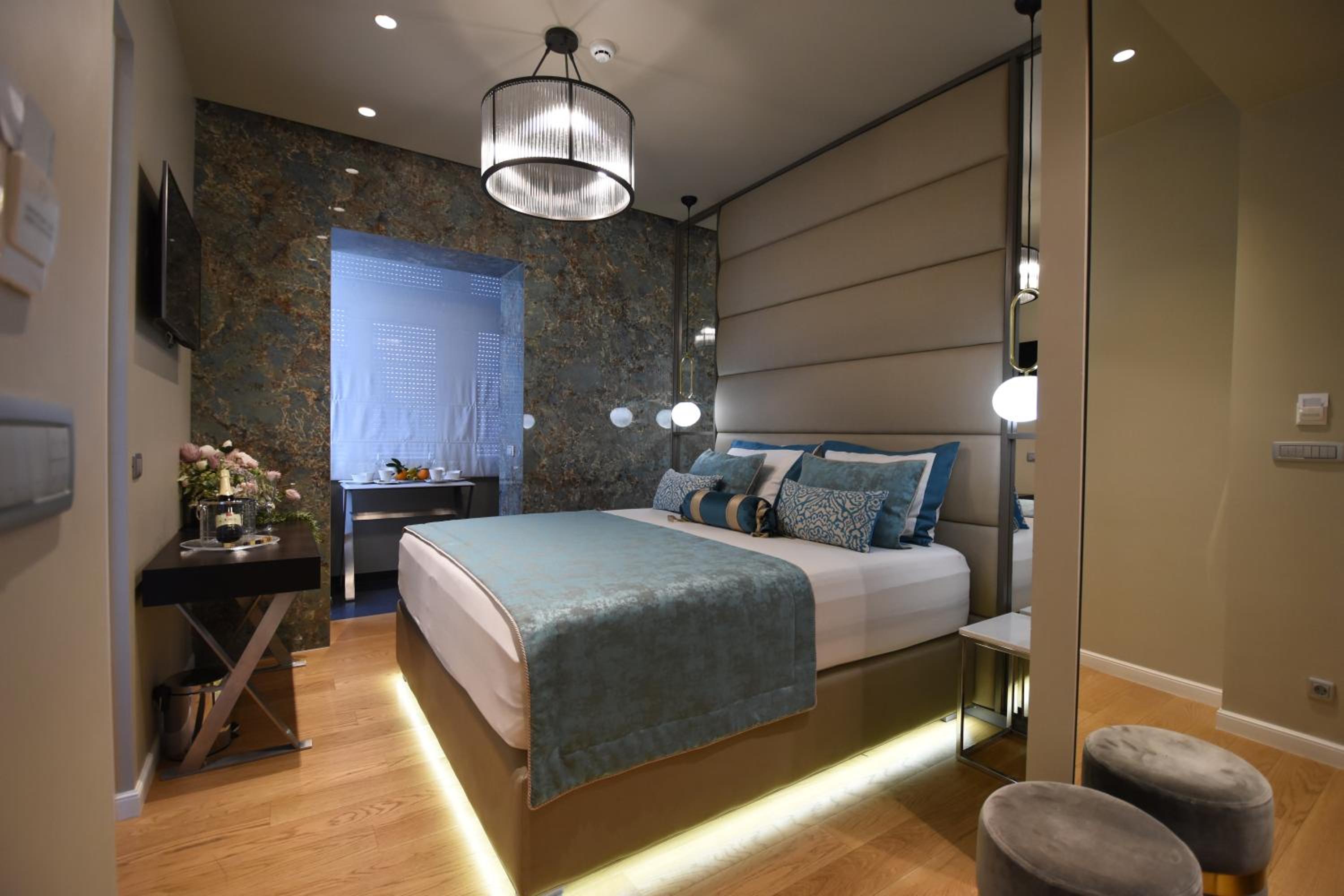 Standard Queen Room